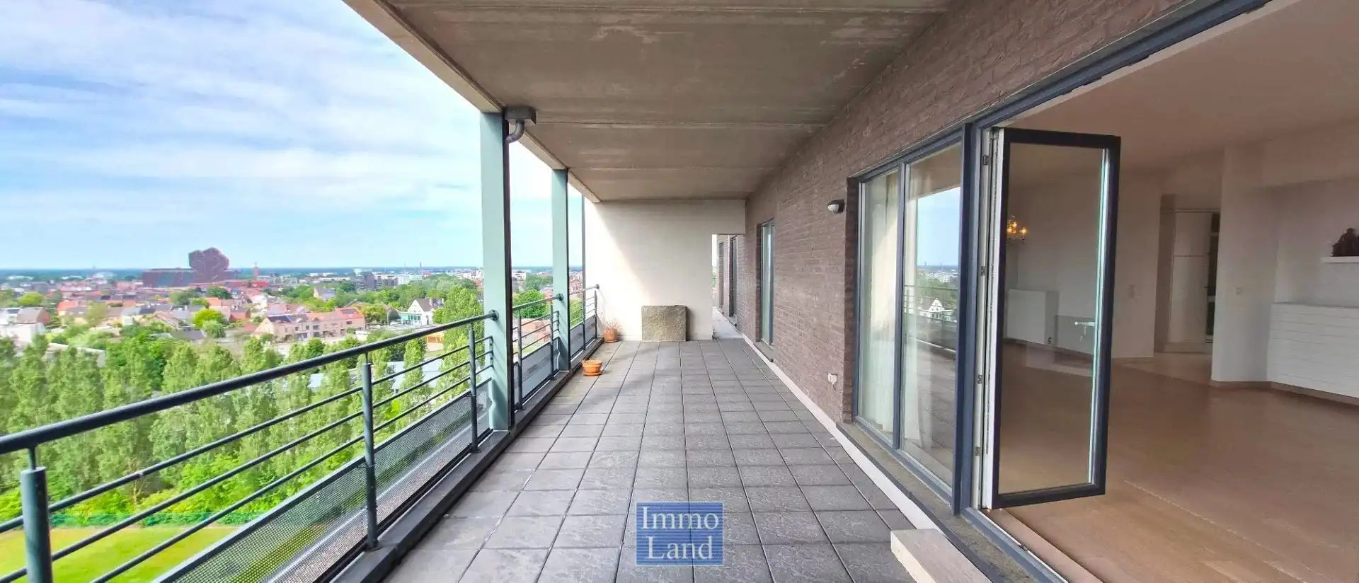 Ruim en energiezuinig appartement van 140 m2 met een groot terras van 40m². foto 3