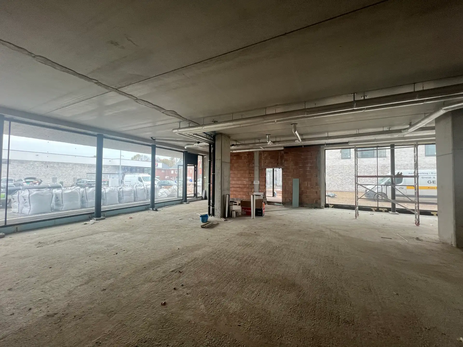 Kantoor - handelsgelijkvloers (374m²) in het centrum van Ham foto 7