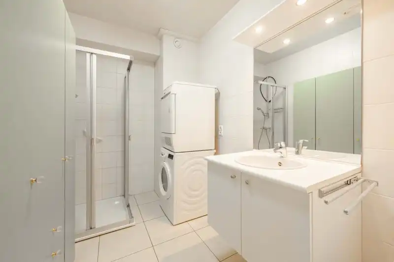 Gelijkvloers 2-slaapkamerappartement met tuin en garage nabij centrum Tielt TE KOOP! ✨🏡 foto 8