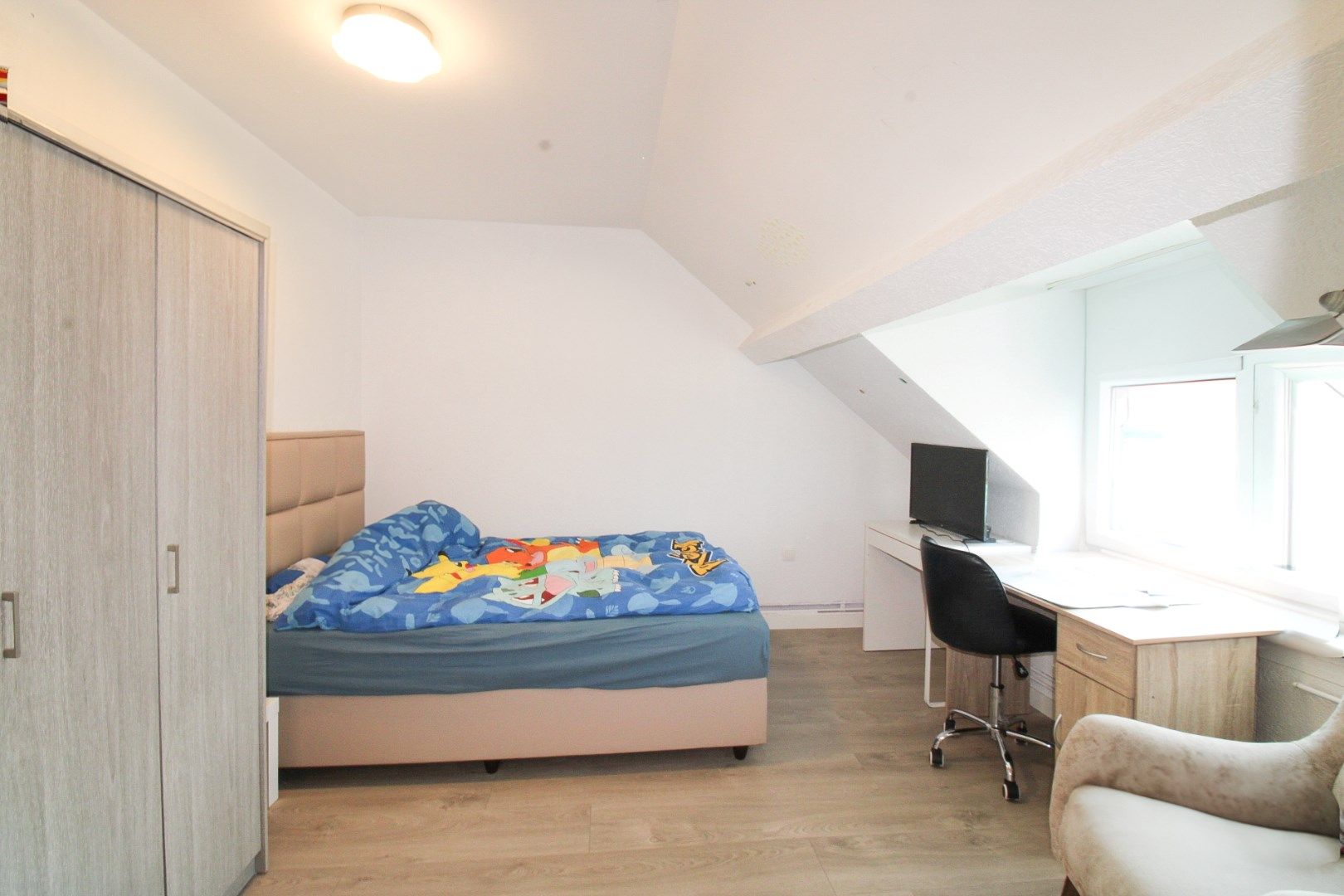 Verrassend ruime gezinswoning met energielabel B, vier slaapkamers en een uitgestrekte diepe tuin te koop in Sint-Niklaas! foto 23