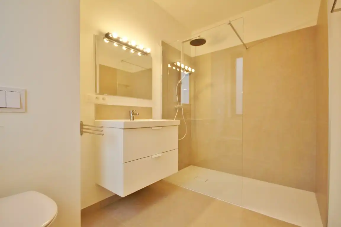 Instapklaar appartement met ruim terras in een moderne stijl foto 10