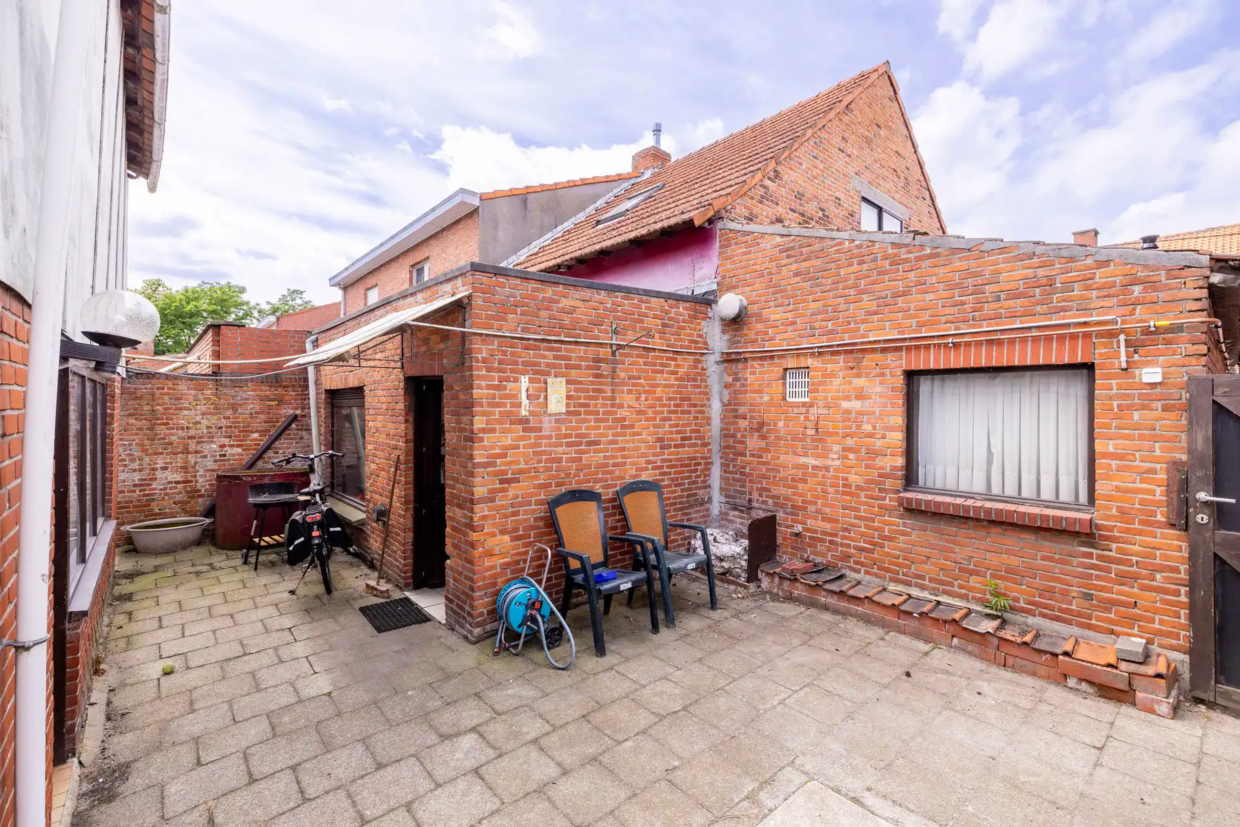 Volledig te renoveren woning met 2 slpks en garage op 540m2 foto 12