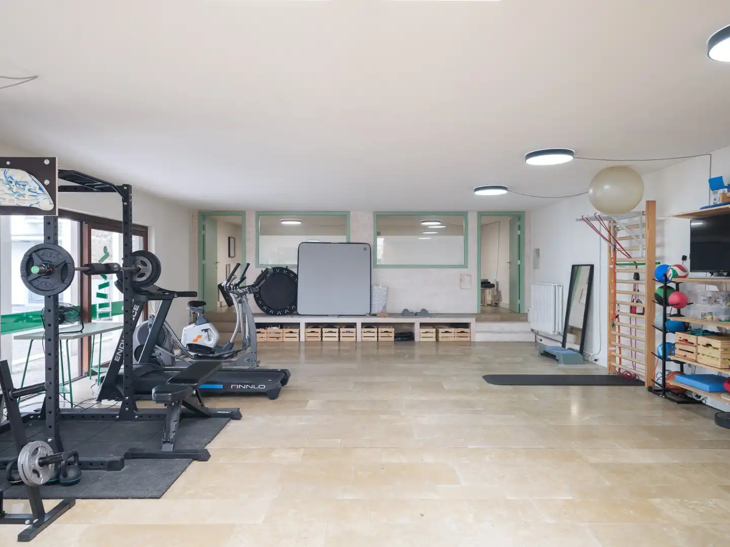 Ruim commercieel kantoor/praktijkruimte langsheen de Coupure uit 1997 met 205 m² bruikbare oppervlakte foto 2