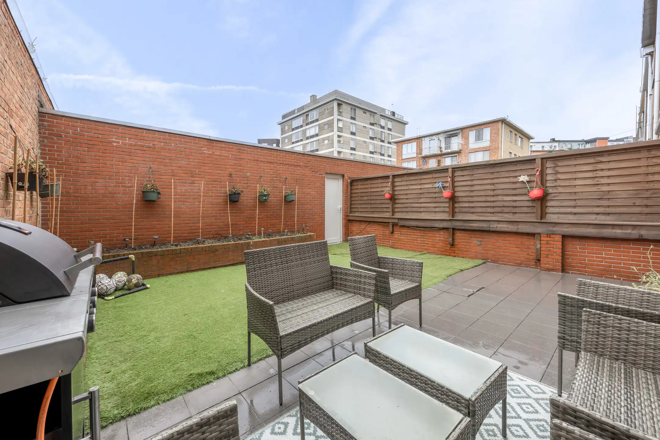Zeer mooi gelijkvloers appartement met 2 slpk, tuin en grote garage foto 16