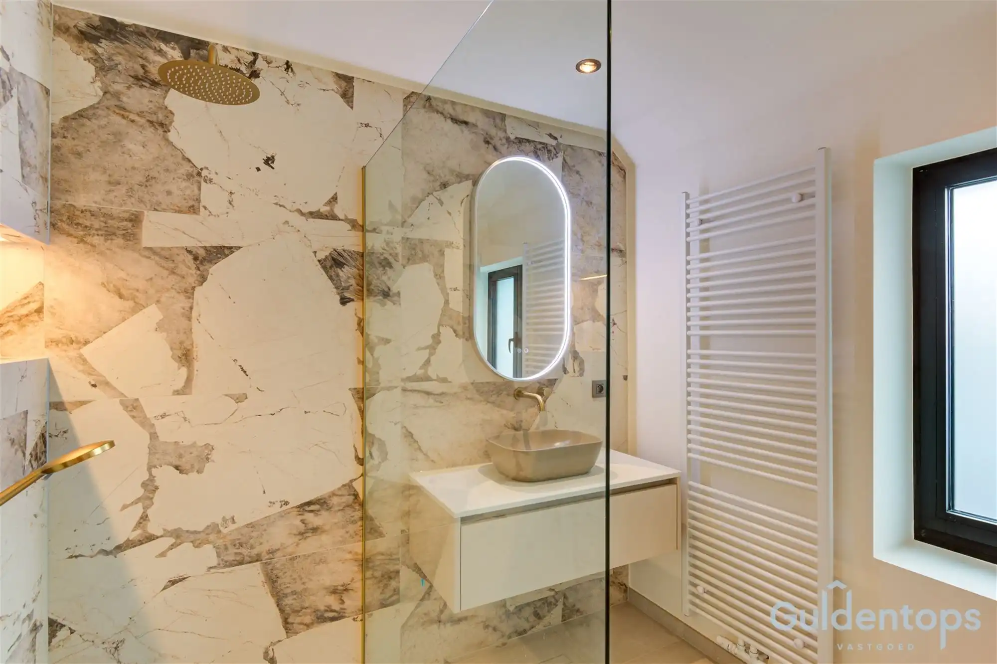 knappe, vernieuwde gezinswoning met tuin in hartje Berchem foto 25