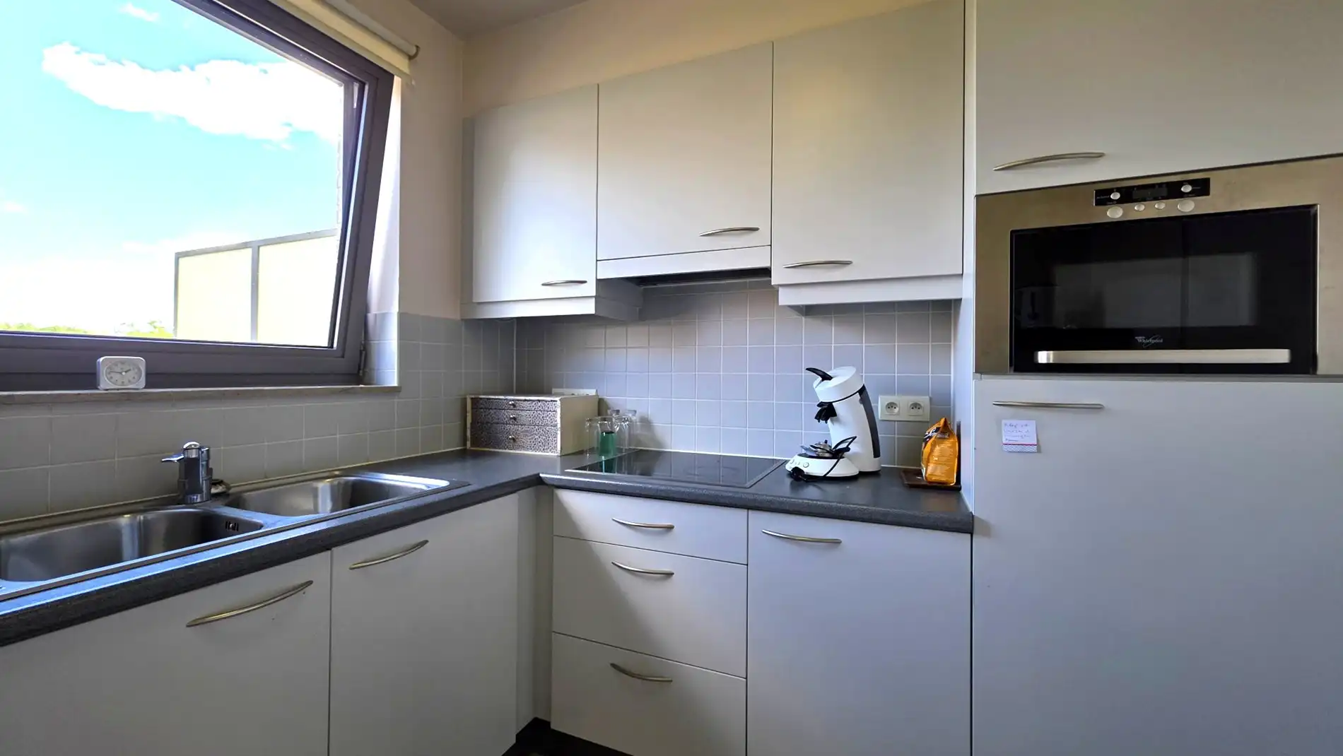 2-Slaapkamerapp met terras, parking & lift foto 6