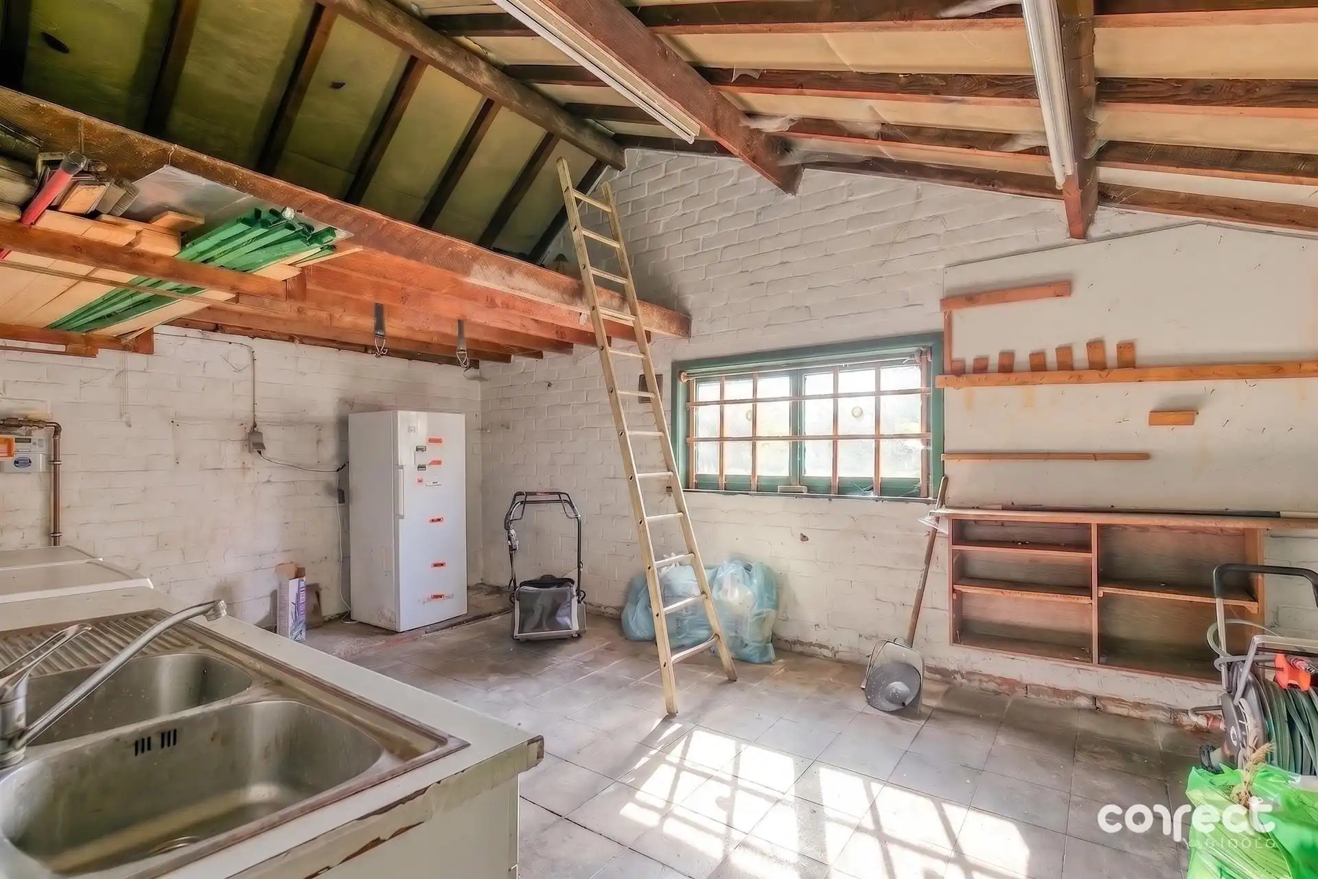 Op te frissen woning op ruim perceel van 857 m². foto 11