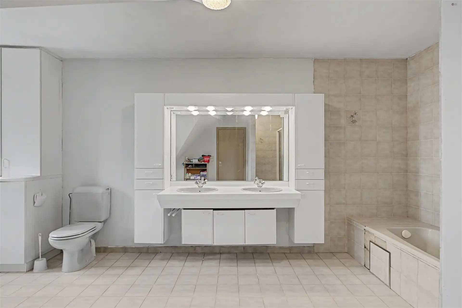 Half open bebouwing met een uitstekende basis foto 15