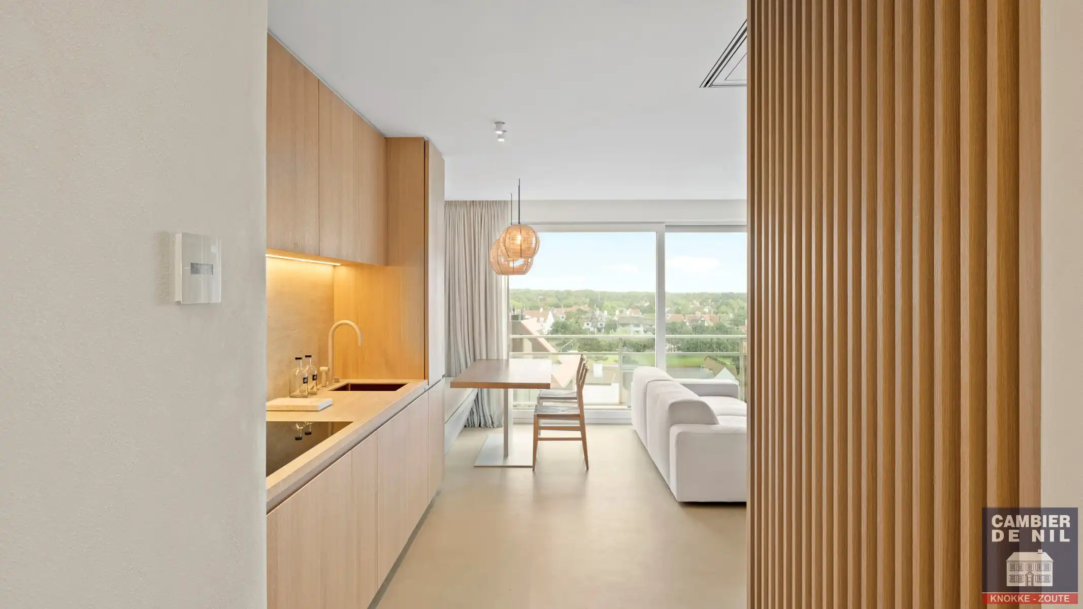 Schitterend gerenoveerd en gemeubeld appartement met fantastisch zicht over de Approach en Minigolf van het Zoute foto 11