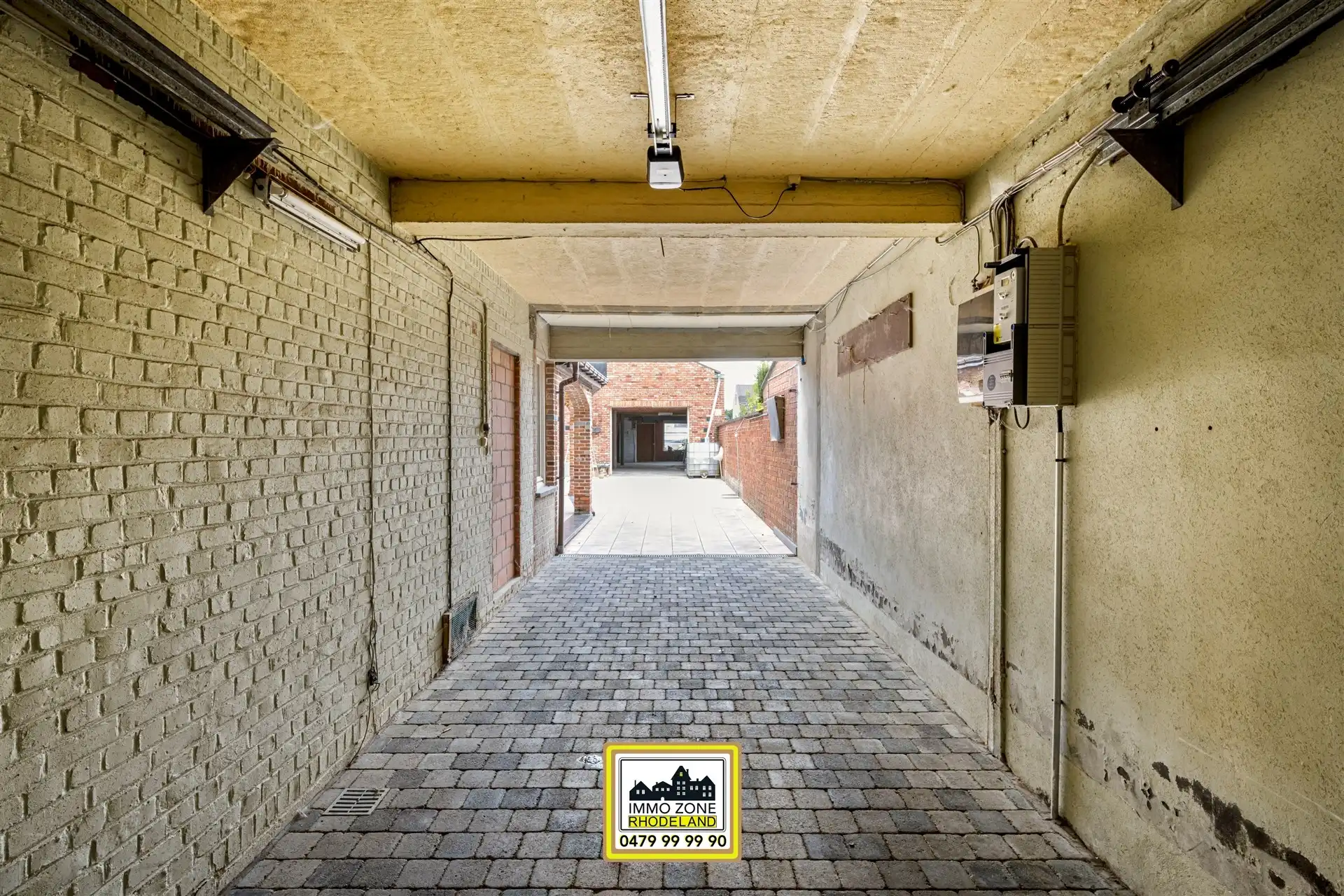 Zeer ruime woning met magazijn en tuin foto 16