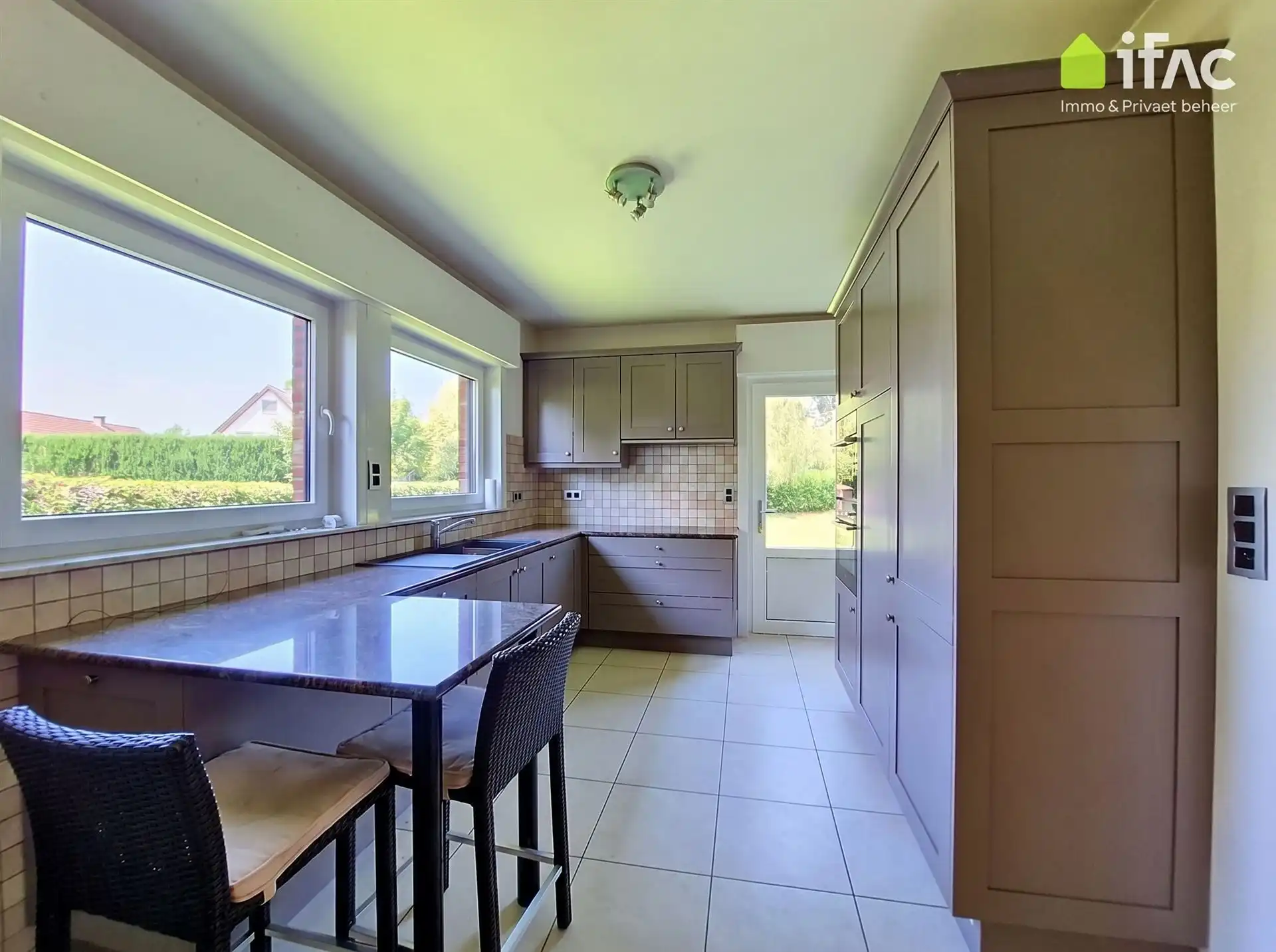 Rustig gelegen gerenoveerde villa in perfecte staat foto 13