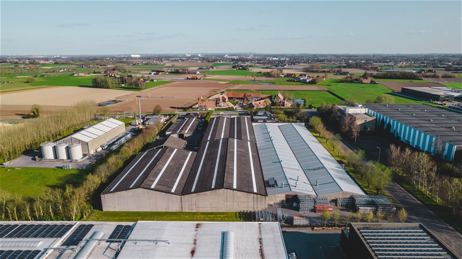 Multifuncitoneel bedrijfsgebouw foto 3