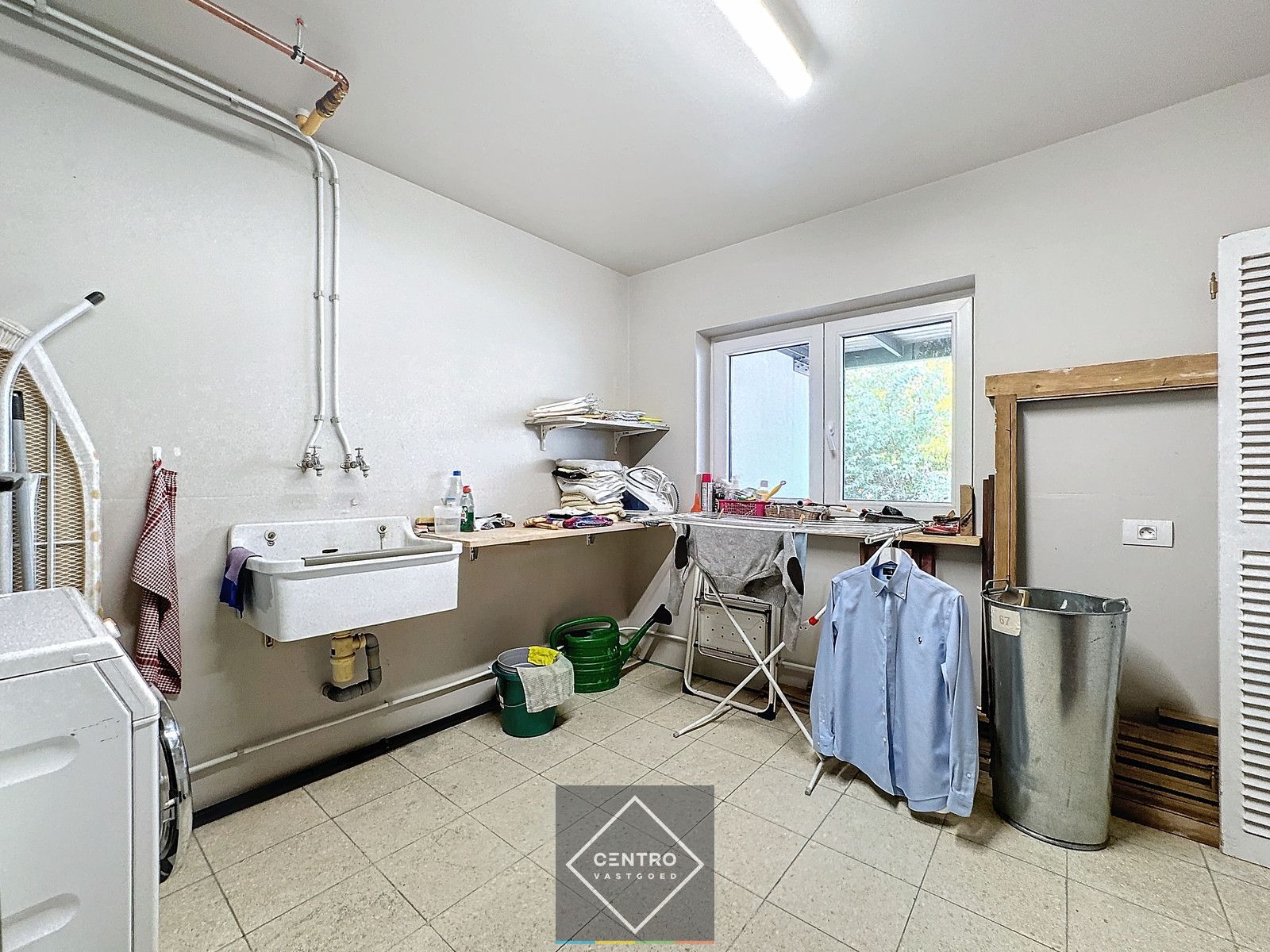 Gerenoveerde woning met 5 slpks, 2 badks, en ruime garage! foto 32