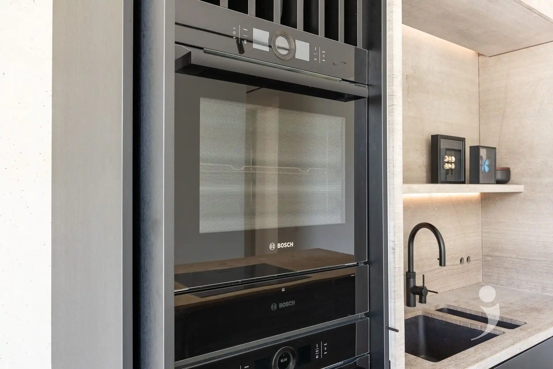 High-end architectenwoning met zwembad en prachtig zicht op de achterliggende weides foto 8