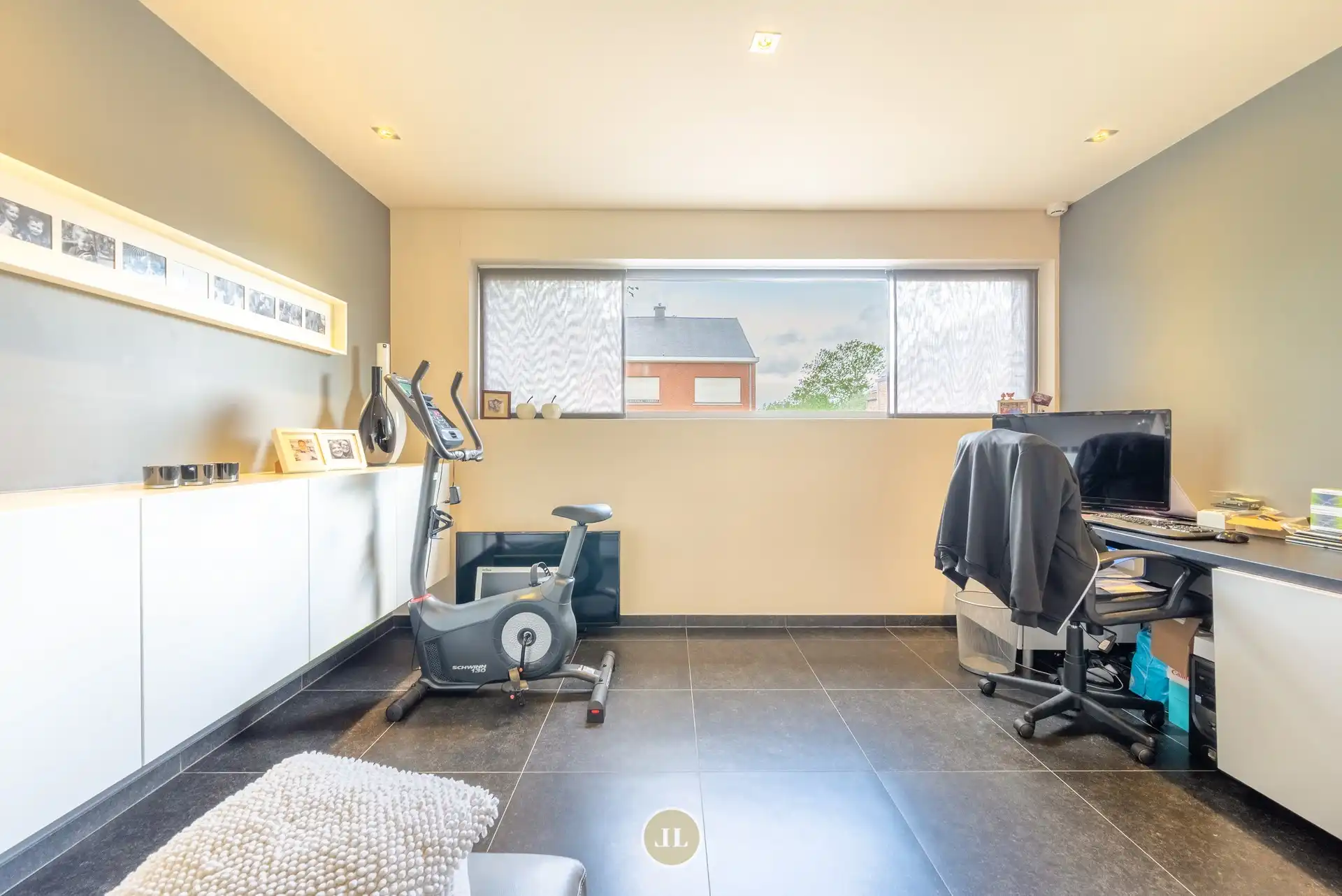 Eigentijdse moderne groen gelegen villa met mooie tuin in Marke centrum foto 25
