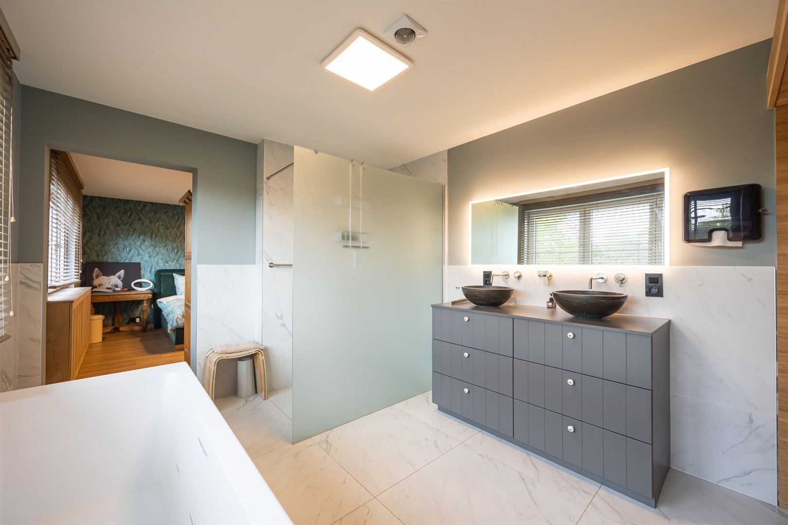 Een luxueus ingerichte woning met 5 slaapkamers en zwembad. foto 25