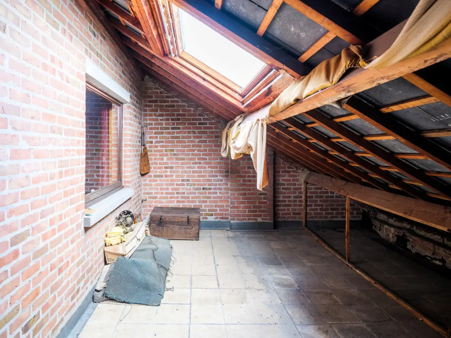 Rustig gelegen, halfopen woning met renovatiepotentieel foto 16