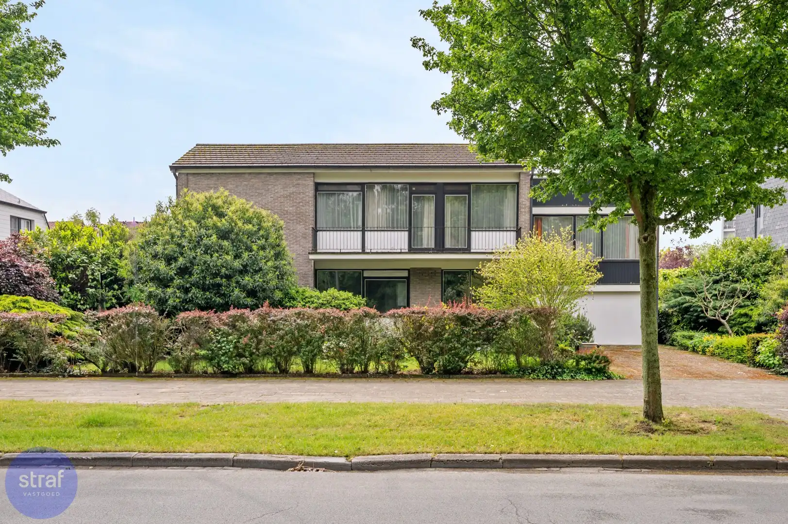 Hoofdfoto van de publicatie: Unieke villa met Zuidtuin in de Thonetlaan