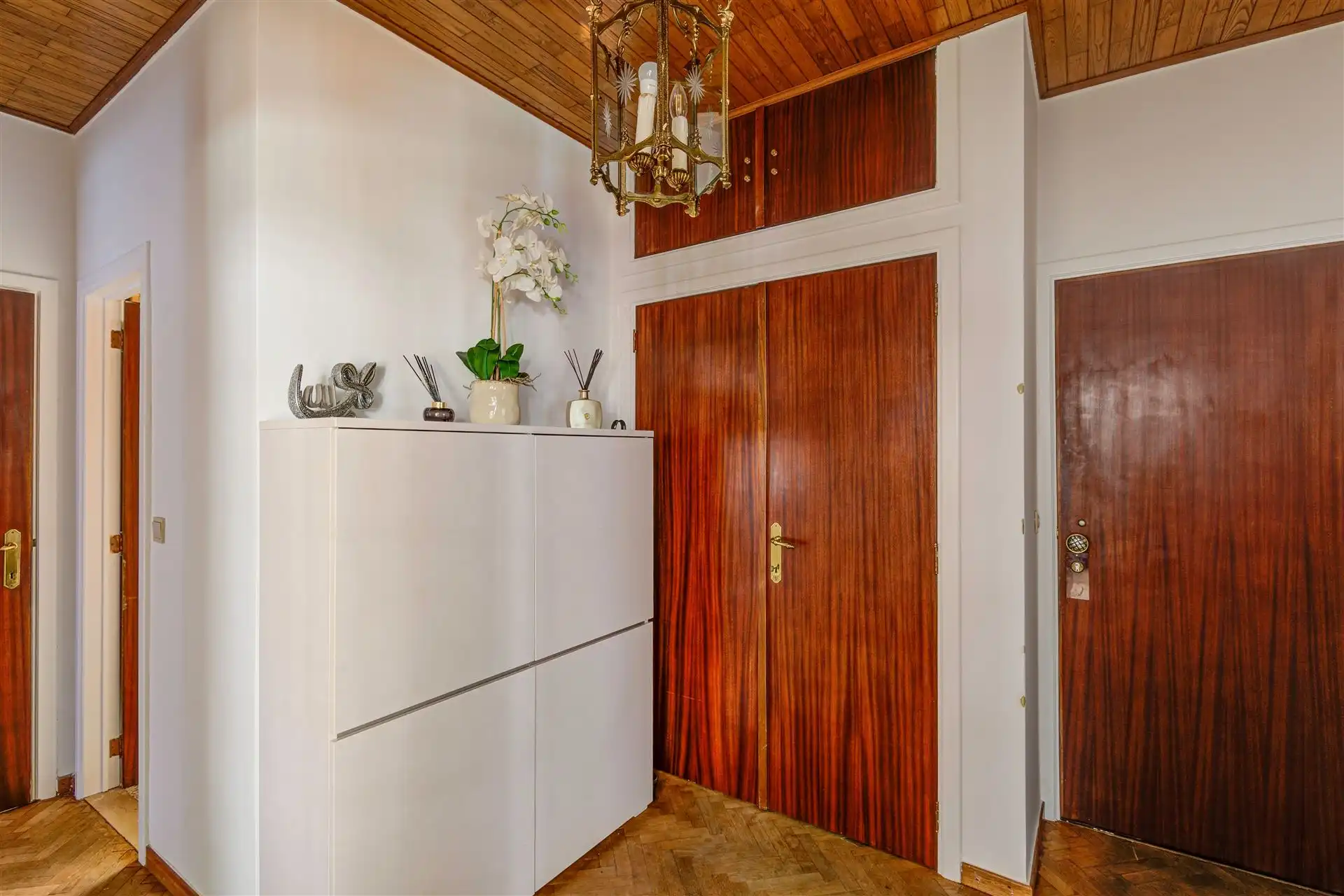 Ruim gelijkvloers appartement met groot terras foto 3