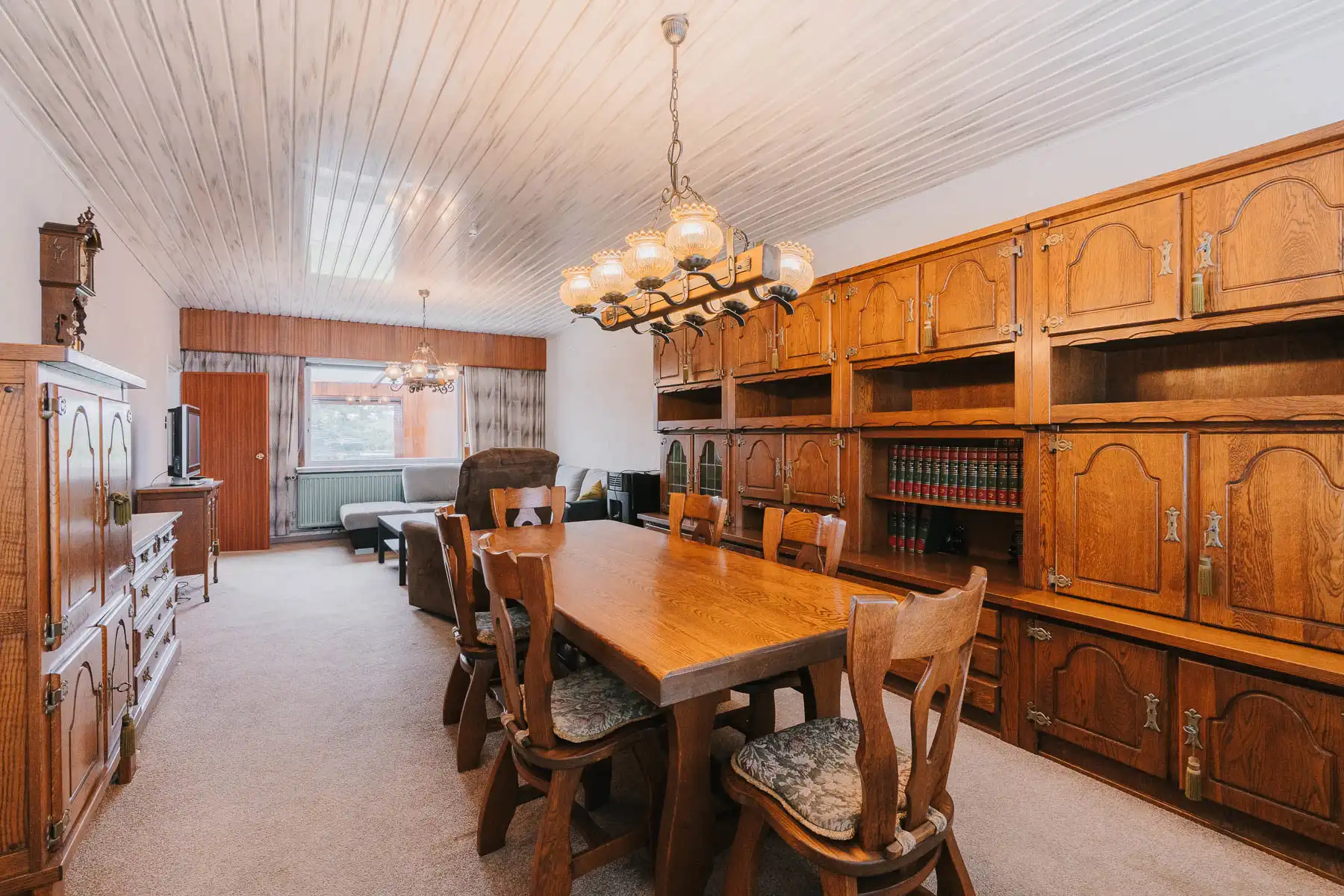 Karaktervolle woning met veel potentieel op toplocatie foto 3