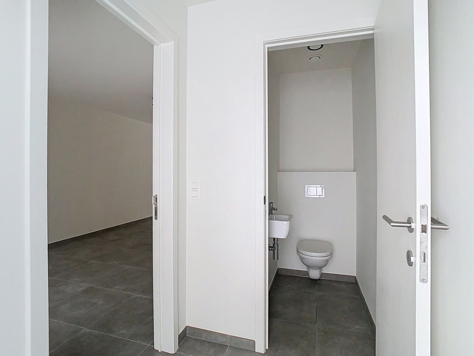 Moderne Nieuwbouwwoning (GB) met 3 SLPK, Tuin én Carport! foto 6