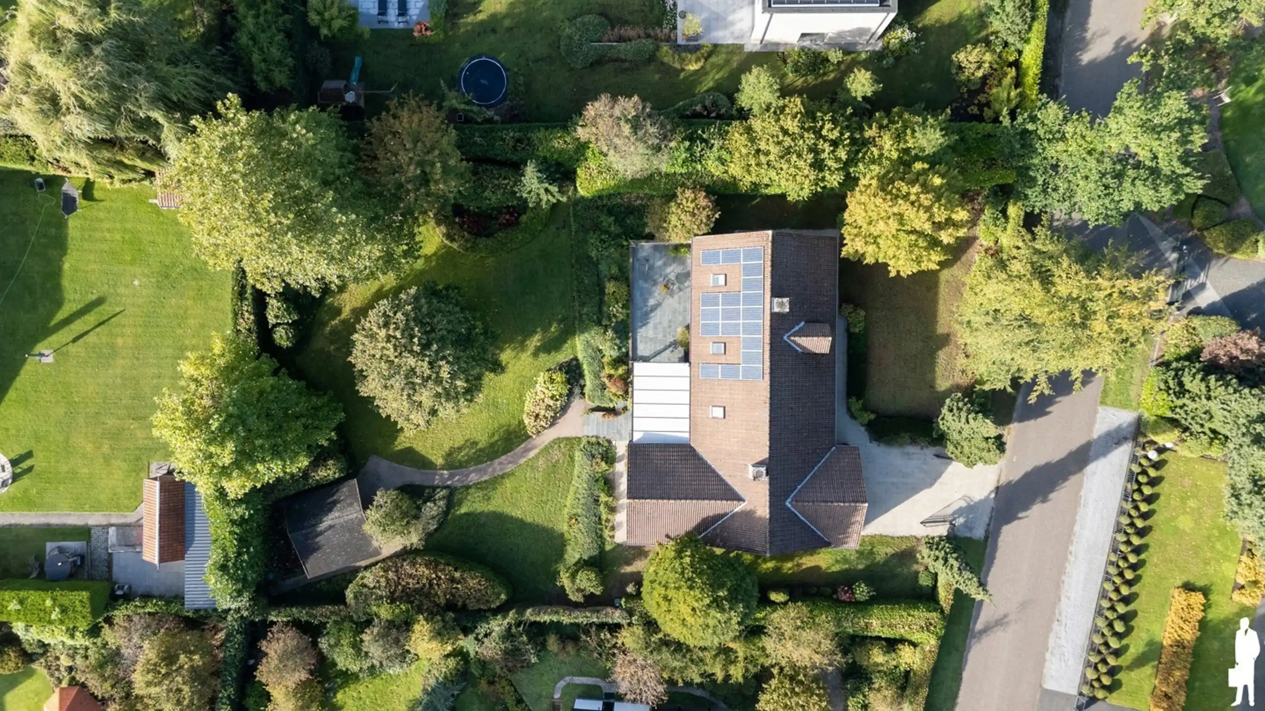 Villa - uitzonderlijke ligging; nabij Nederl.- uiteinde wijk foto 3