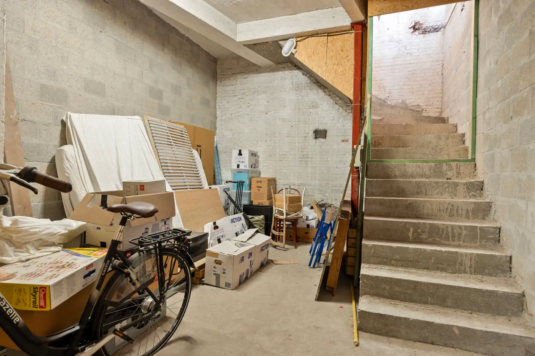 Opslagruimte met kelder en autostaanplaats te Lier. foto 6