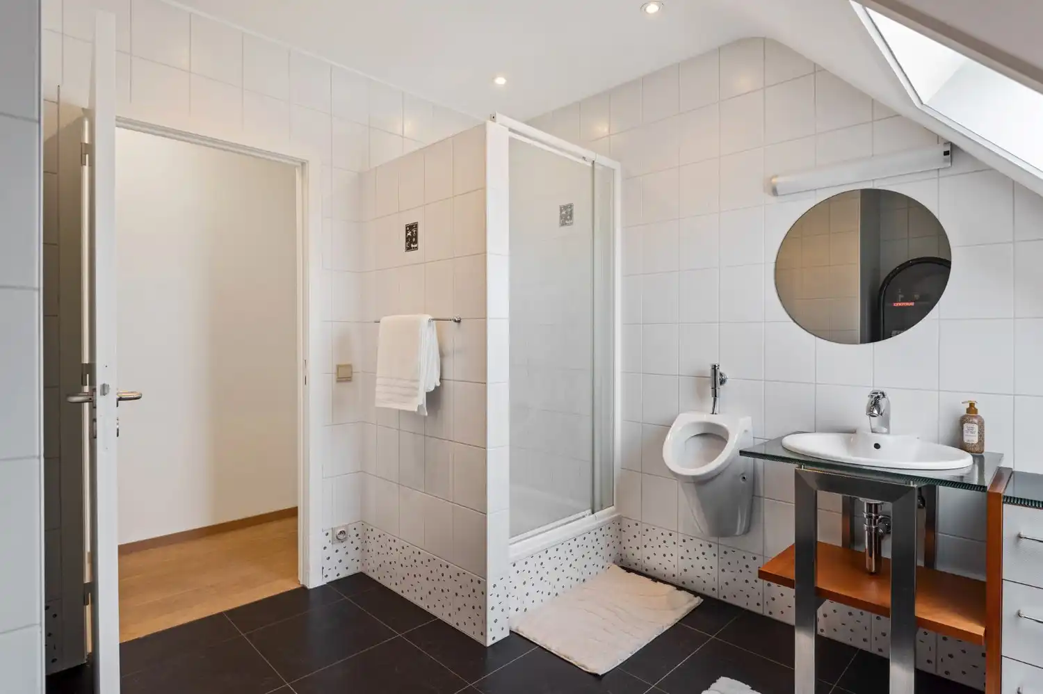 ZEER RUIM APP. MET 4 SLK, 2 BADK., RIANT TERRAS EN PARKING! foto 15