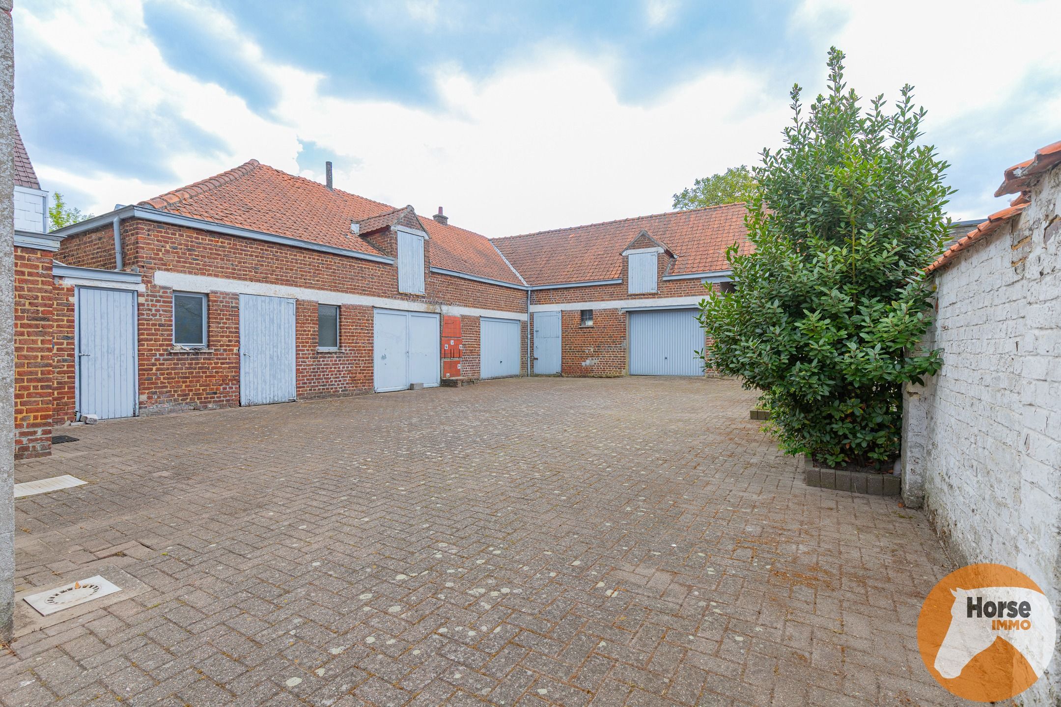 BURST - Te renoveren woning met tal van mogelijkheden foto 24