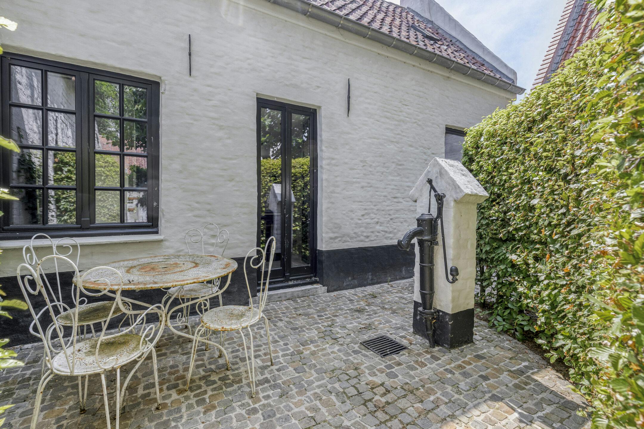 Uitzonderlijk huis in hartje Damme foto 3