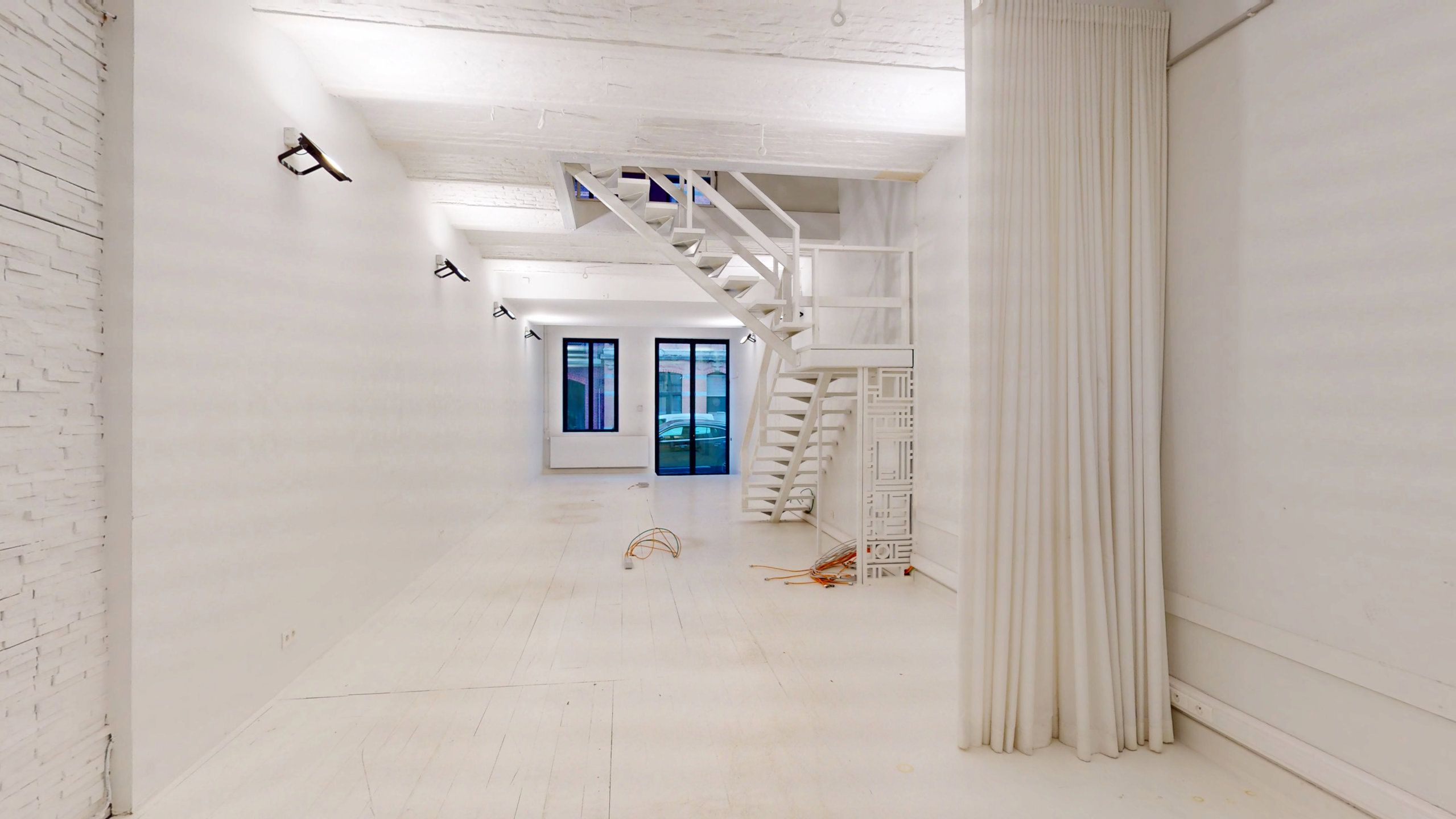 Uiterst lichte kantoorruimte gelegen op een toplocatie!  foto 2