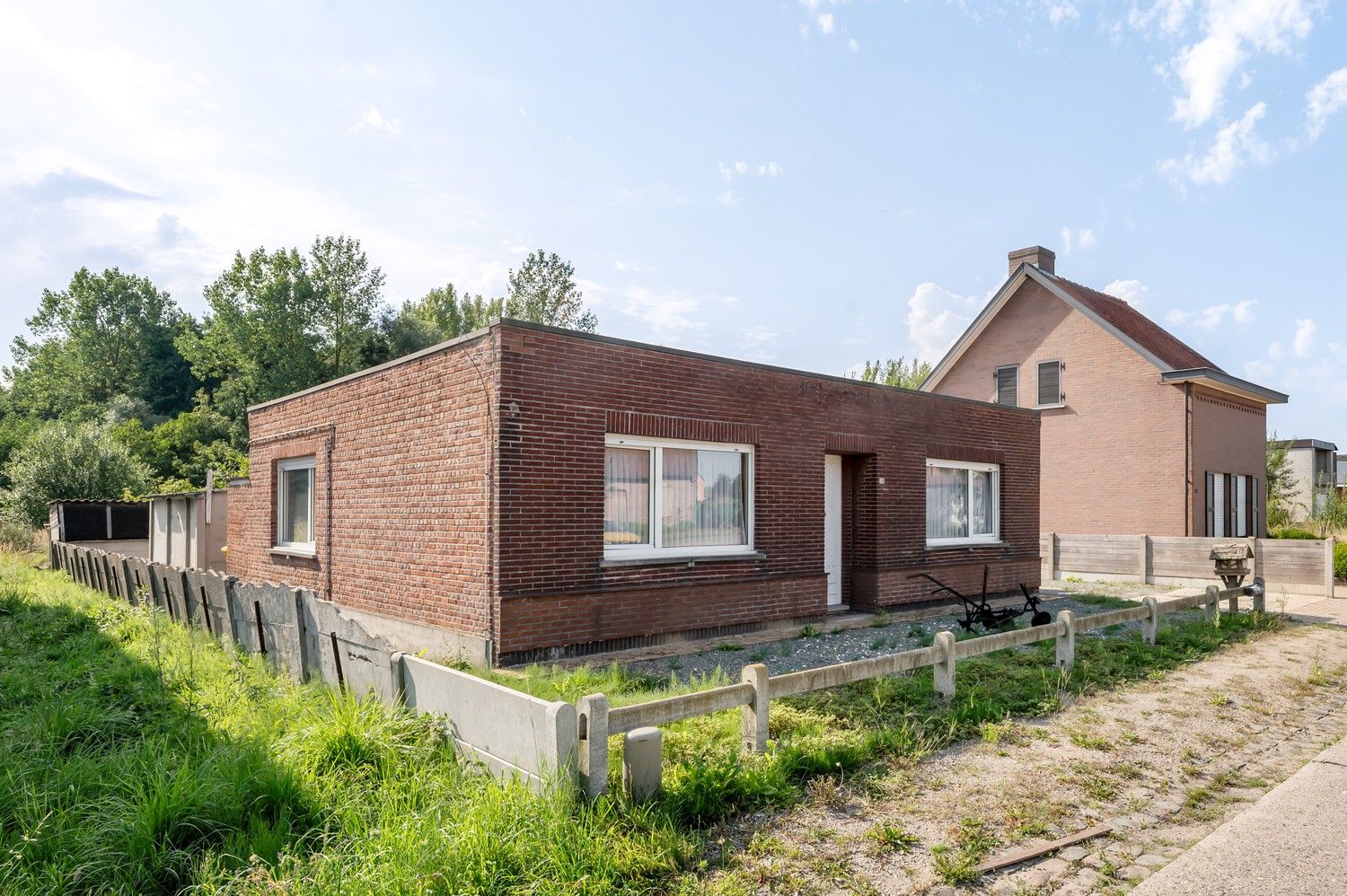 Te renoveren laagbouwwoning op ruim perceel van 1.125 m² – een buitenkans voor wie wil verbouwen! foto 4