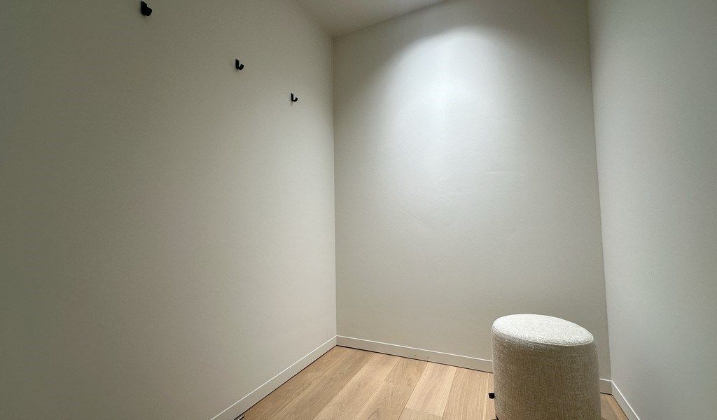 Stijlvol handelspand te huur langs Kortrijksesteenweg in Sint-Martens-Latem foto 12