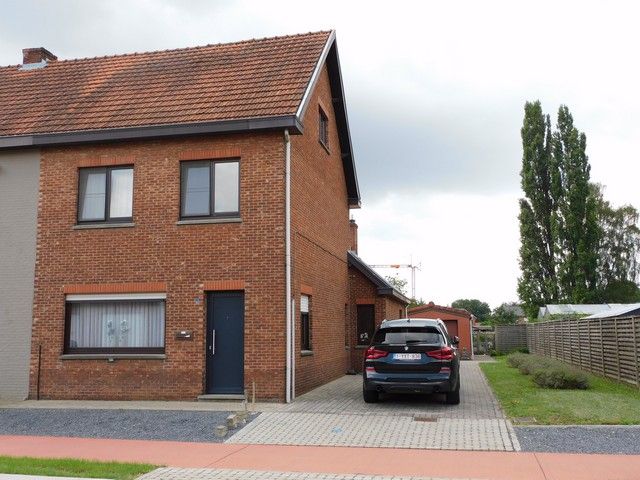 Ruime gezinswoning met tuin en garage foto {{pictureIndex}}