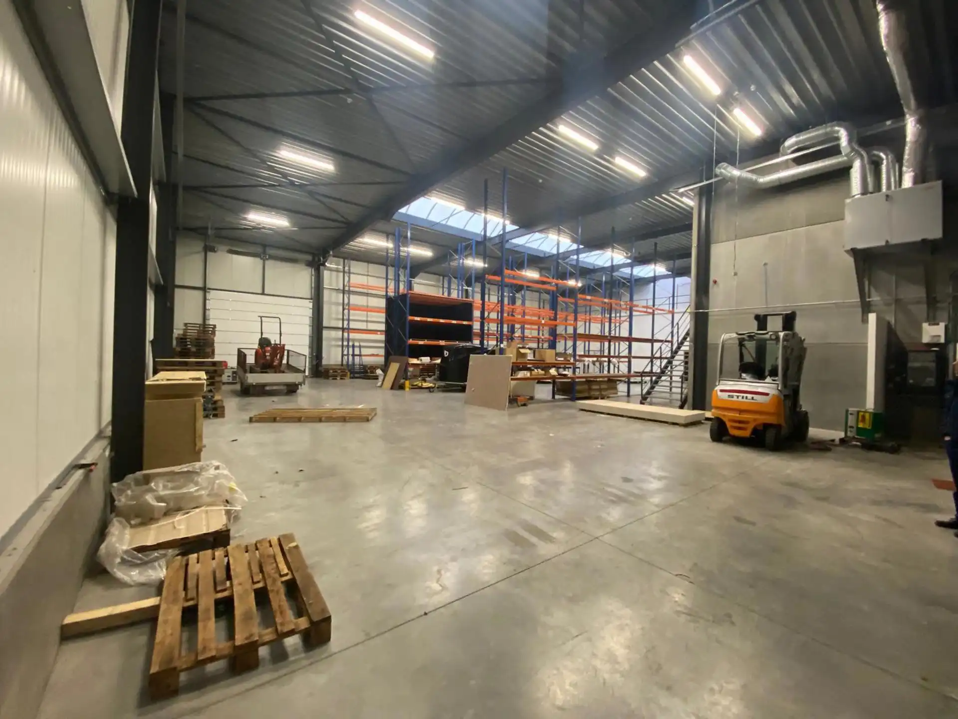 Zo goed als nieuw bedrijfsgebouw te huur in Sint-Niklaas foto 15