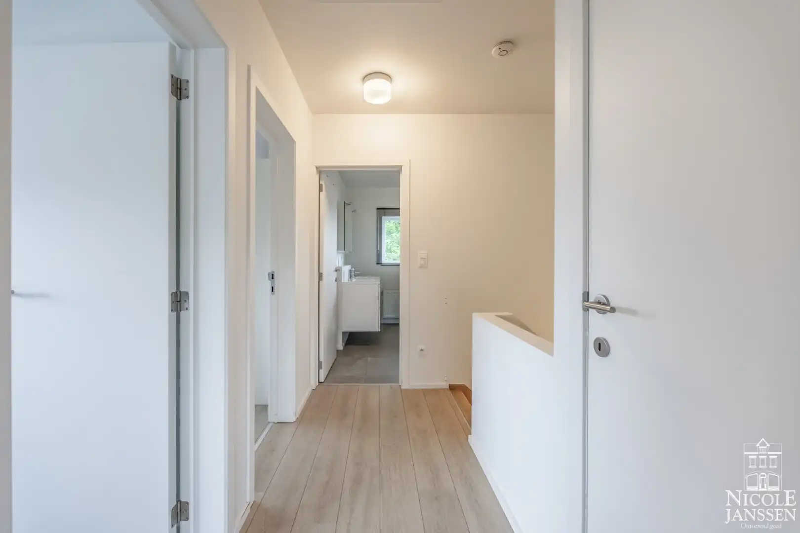 Moderne halfopen nieuwbouwwoning met drie slaapkamers  foto 14