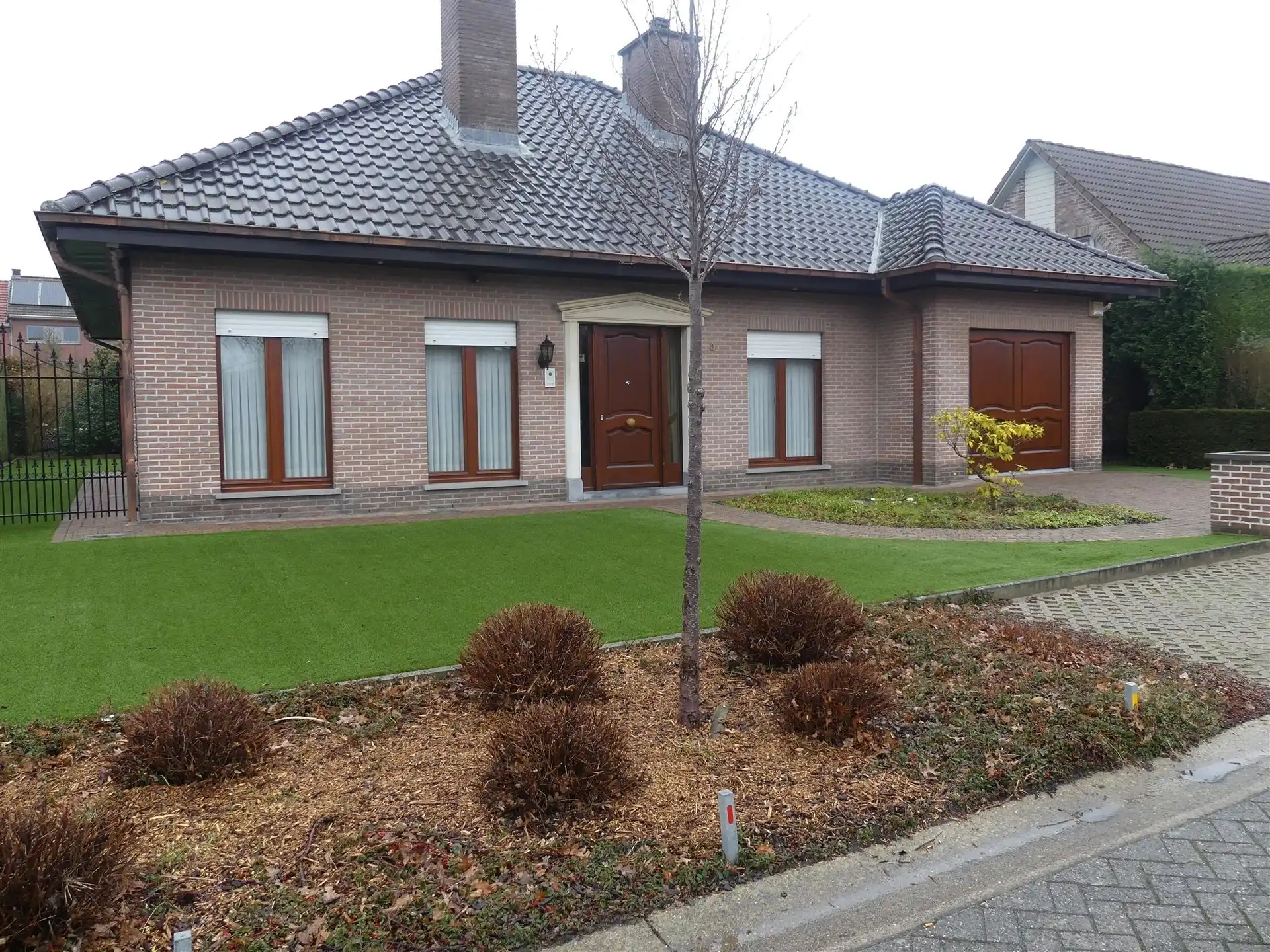 Ruime en rustig gelegen open bebouwing met 3 slaapkamers foto 2