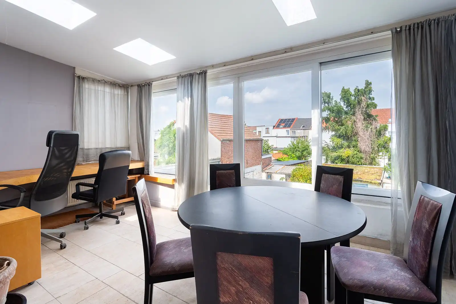 Lichtrijke bel-etagewoning met dubbele garage en ruime tuin foto 23