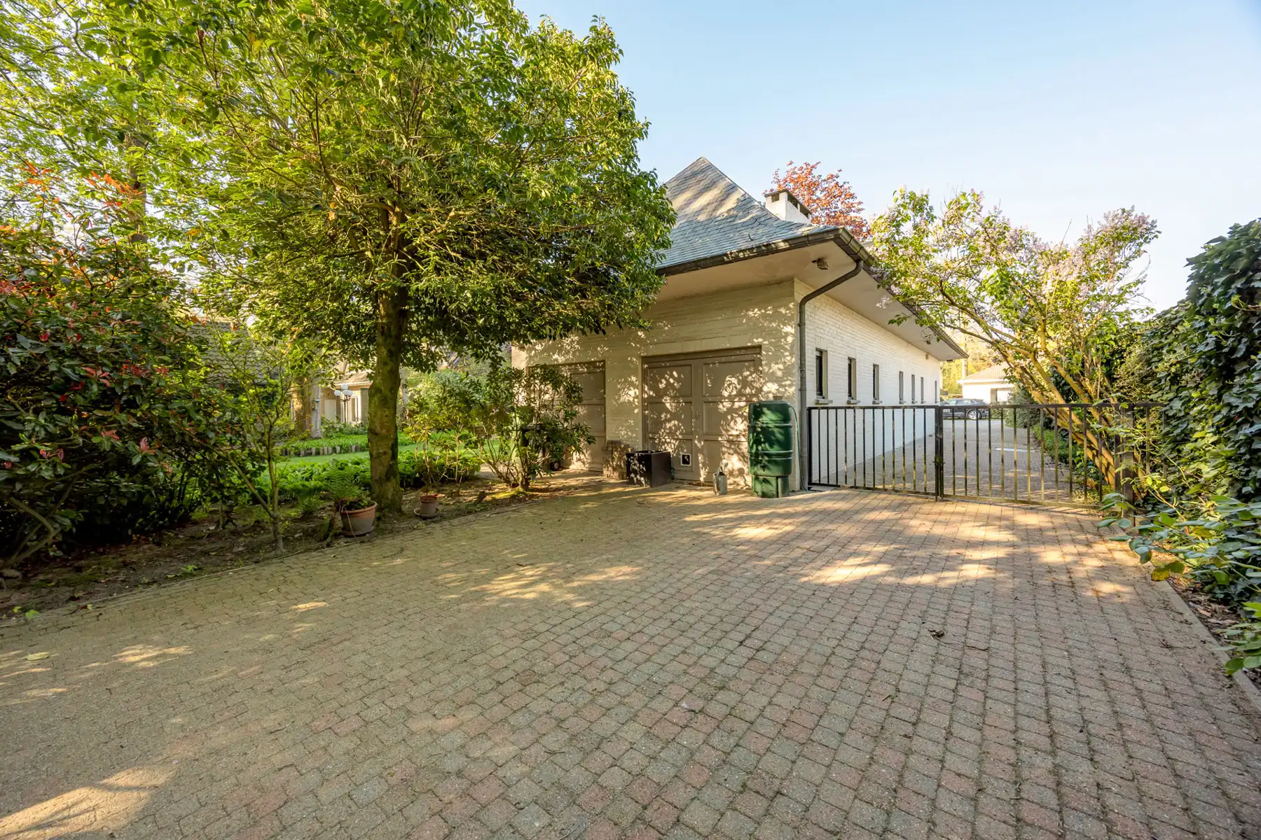 Rustig gelegen te renoveren villa op de grens met Schilde foto 24