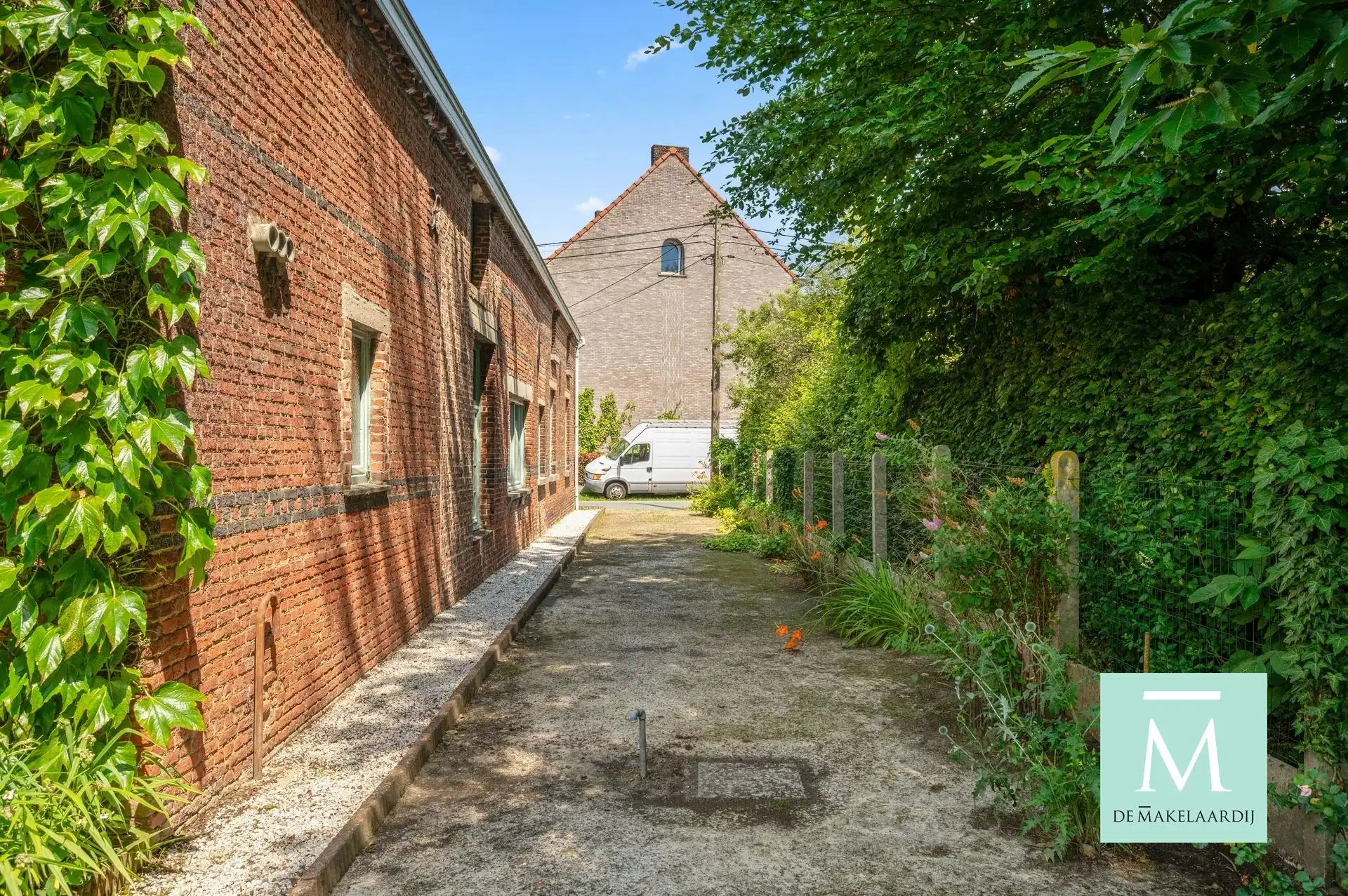 Te renoveren hoeve op een perceel van 20 are in het landelijke Eppegem foto 3