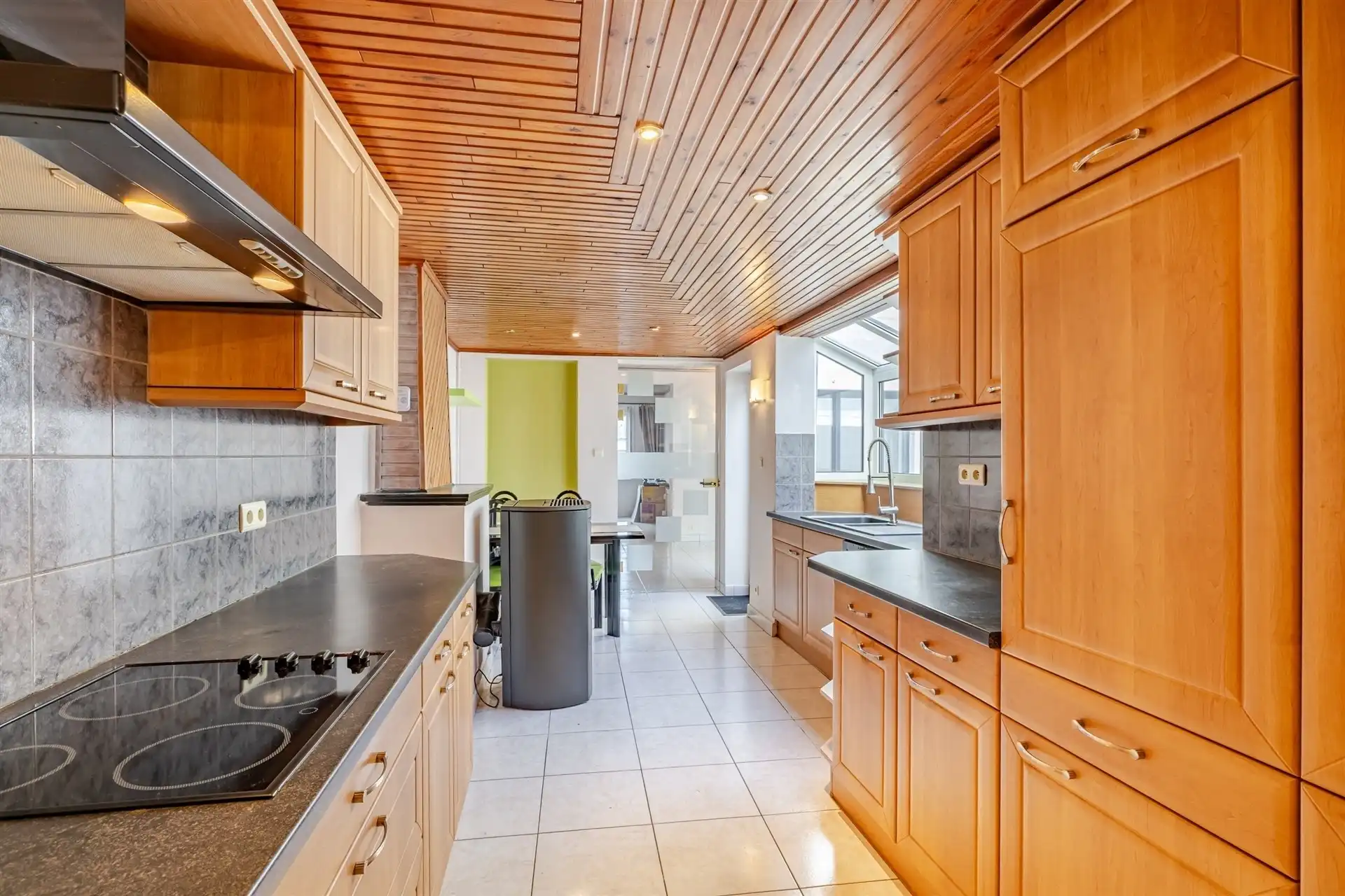 Gezellige rijwoning met uitzonderlijke grote tuin in hartje Schellebelle foto 10