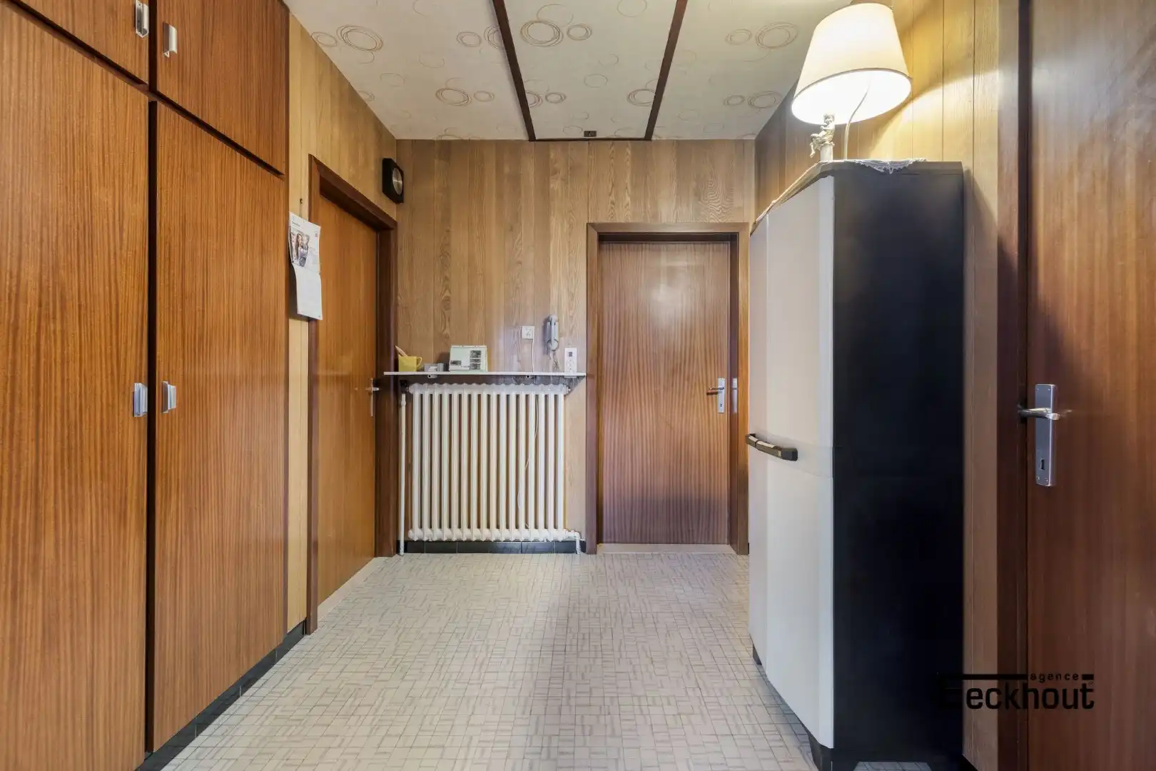 Ruime opslagplaats/atelier met bijhorend appartement en 2 extra garageboxen foto 5