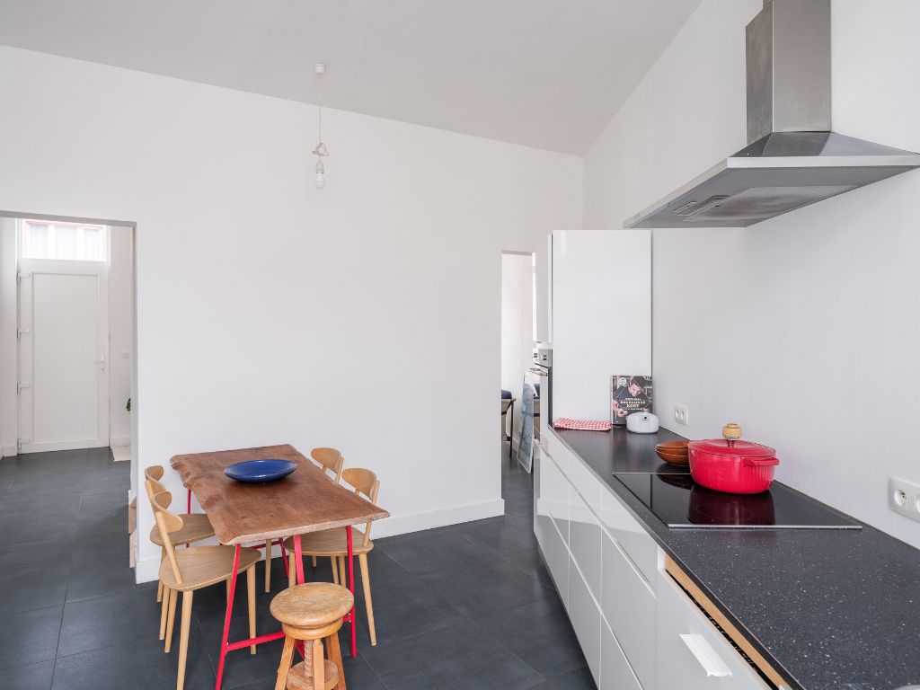 Lichtrijke en instapklare woning met stadskoer nabij Gent Centrum foto 5