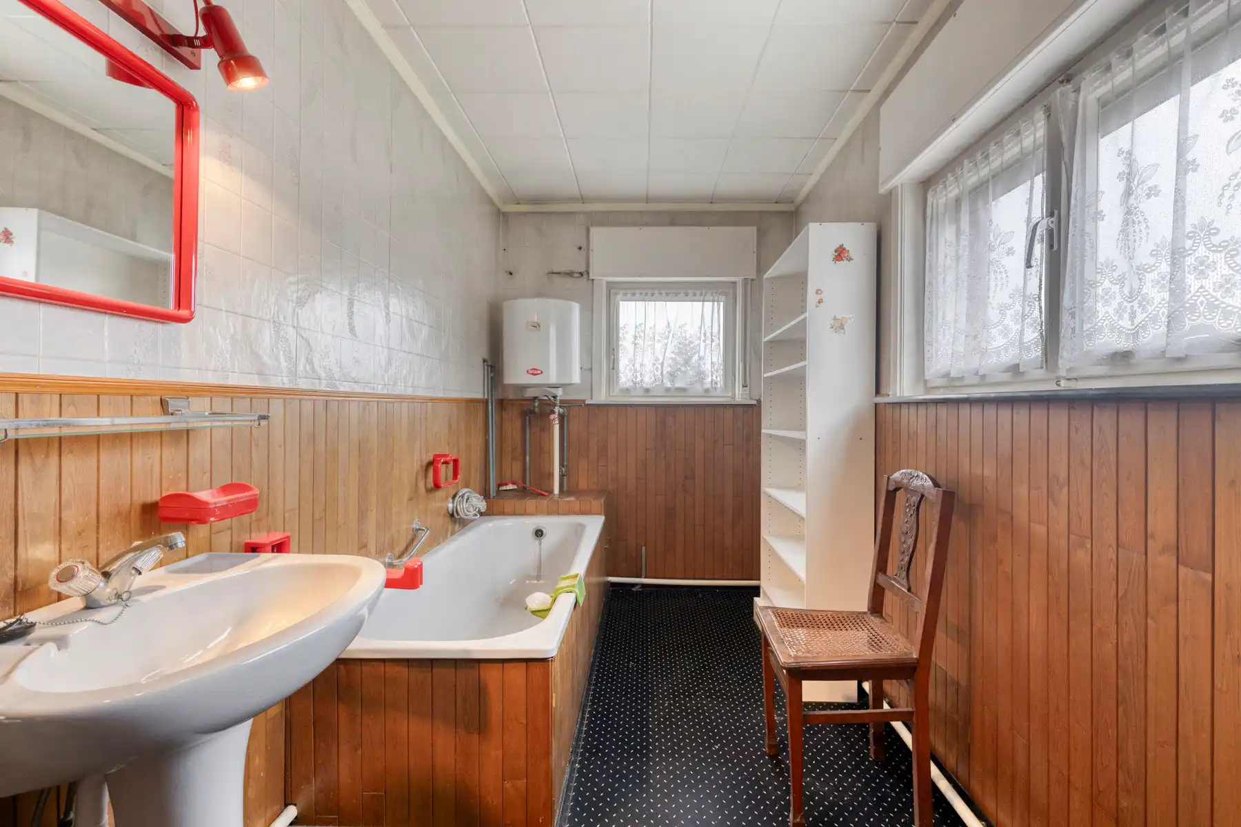 Te renoveren HOB met 3 slpk, garage en veel potentieel foto 14