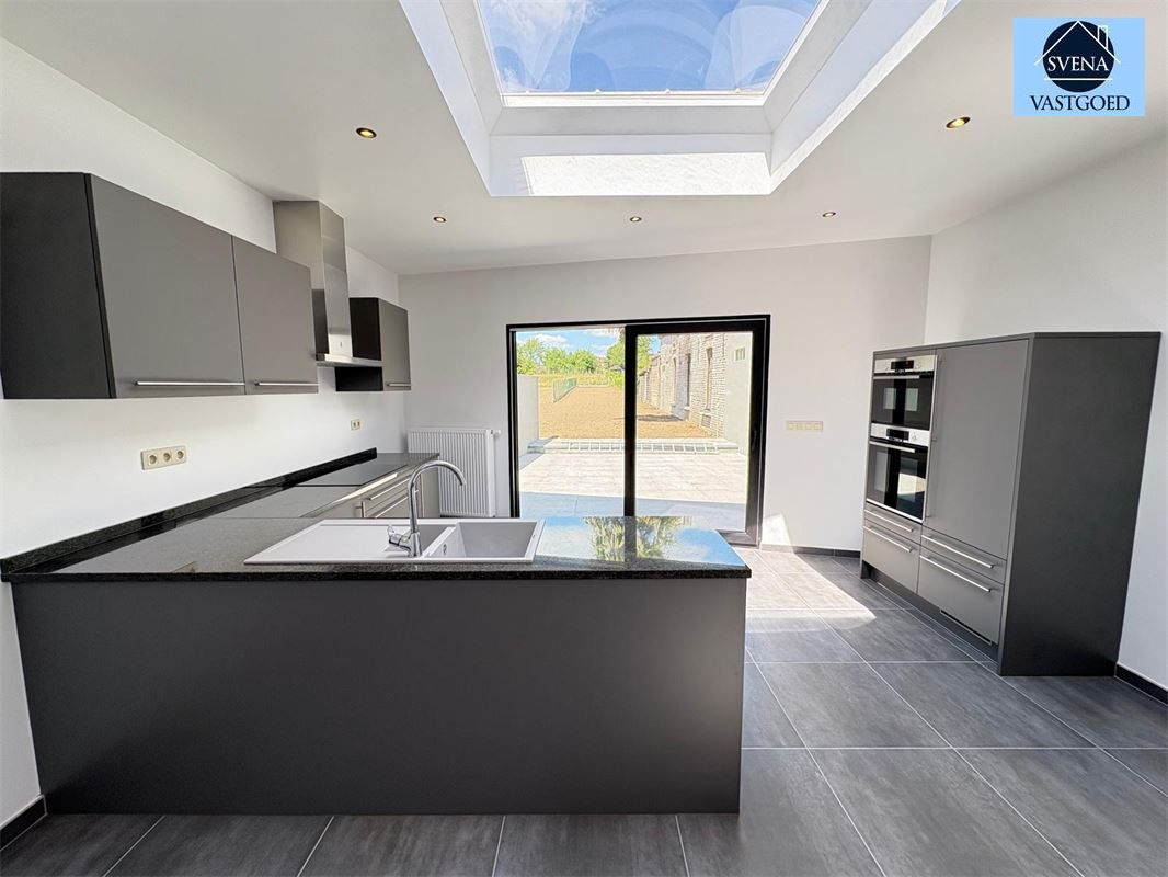 PRACHTIG GERONOVEERDE WONING MET 4 SLAAPKAMERS foto 4