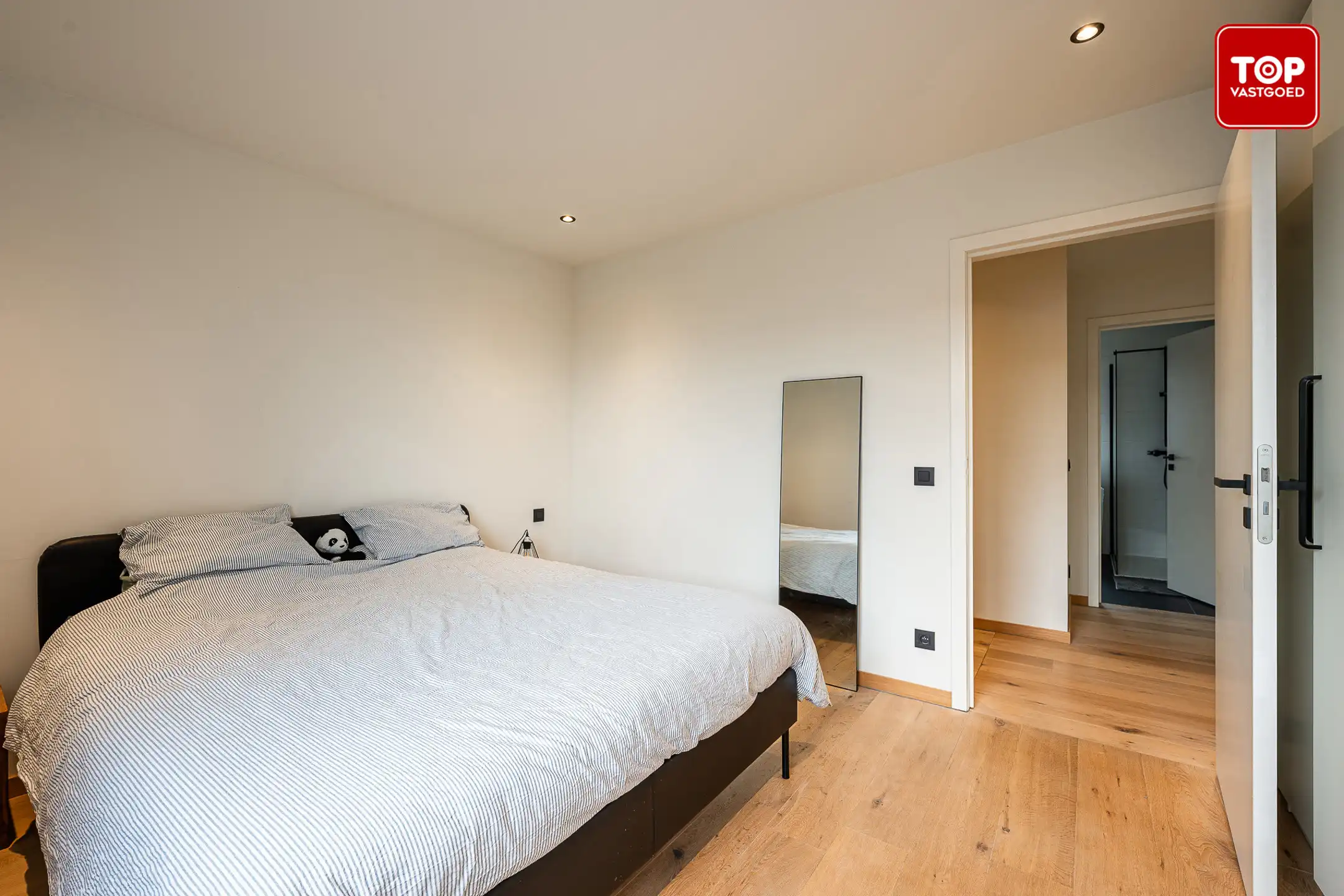 Stijlvolle en energiezuinige gezinswoning met hoogwaardige materialen en zonnige tuin foto 11