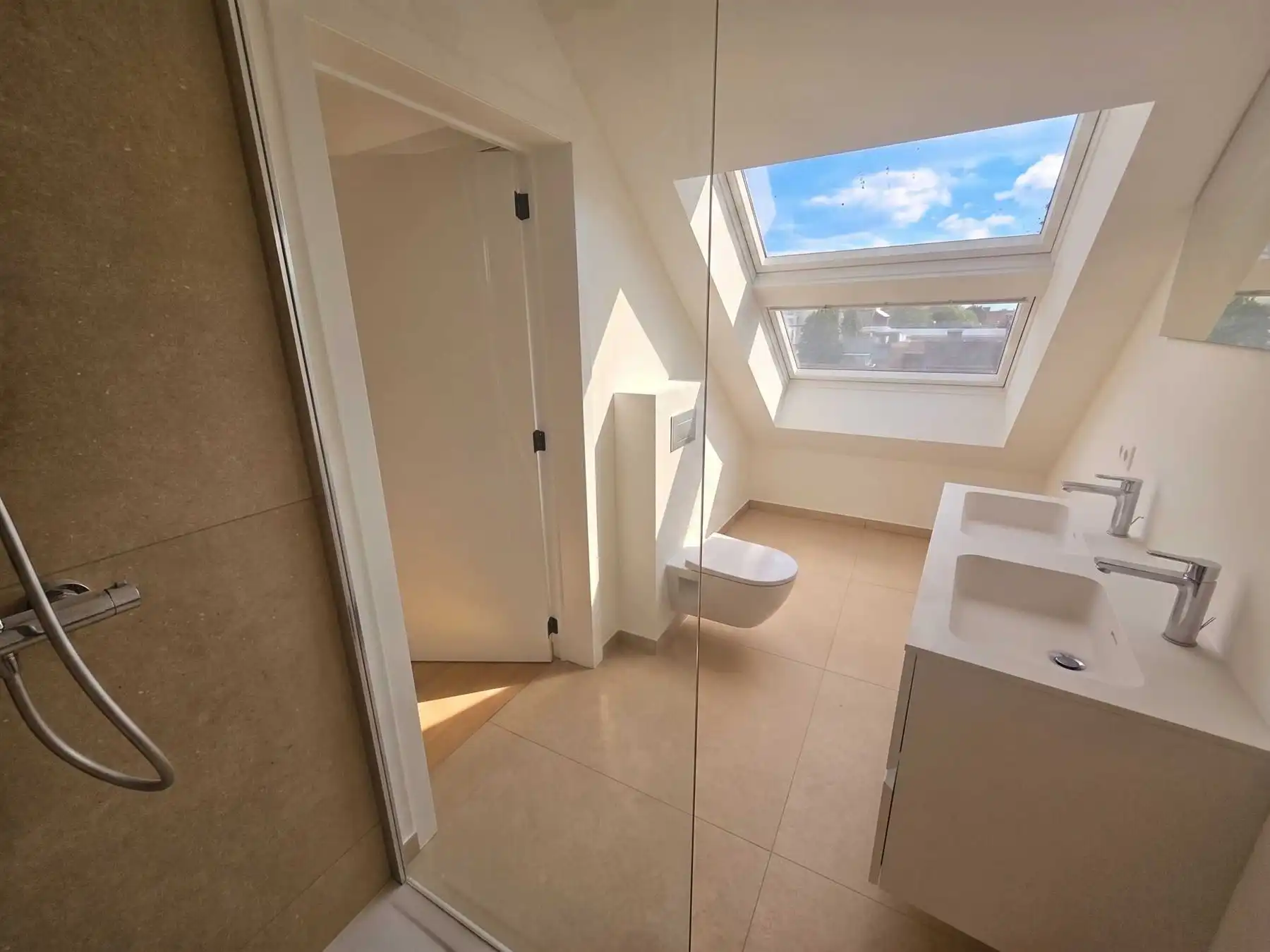 Prachtig gerenoveerd penthouse met 2 slaapkamers en terras nabij Zurenborg foto 6