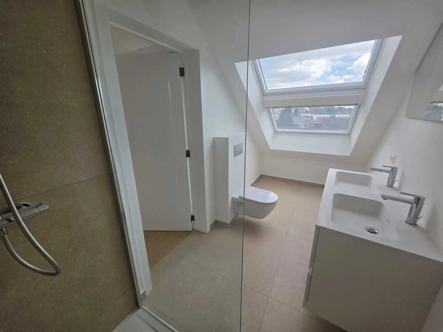 Prachtig gerenoveerd penthouse met 2 slaapkamers en terras nabij Zurenborg foto 6