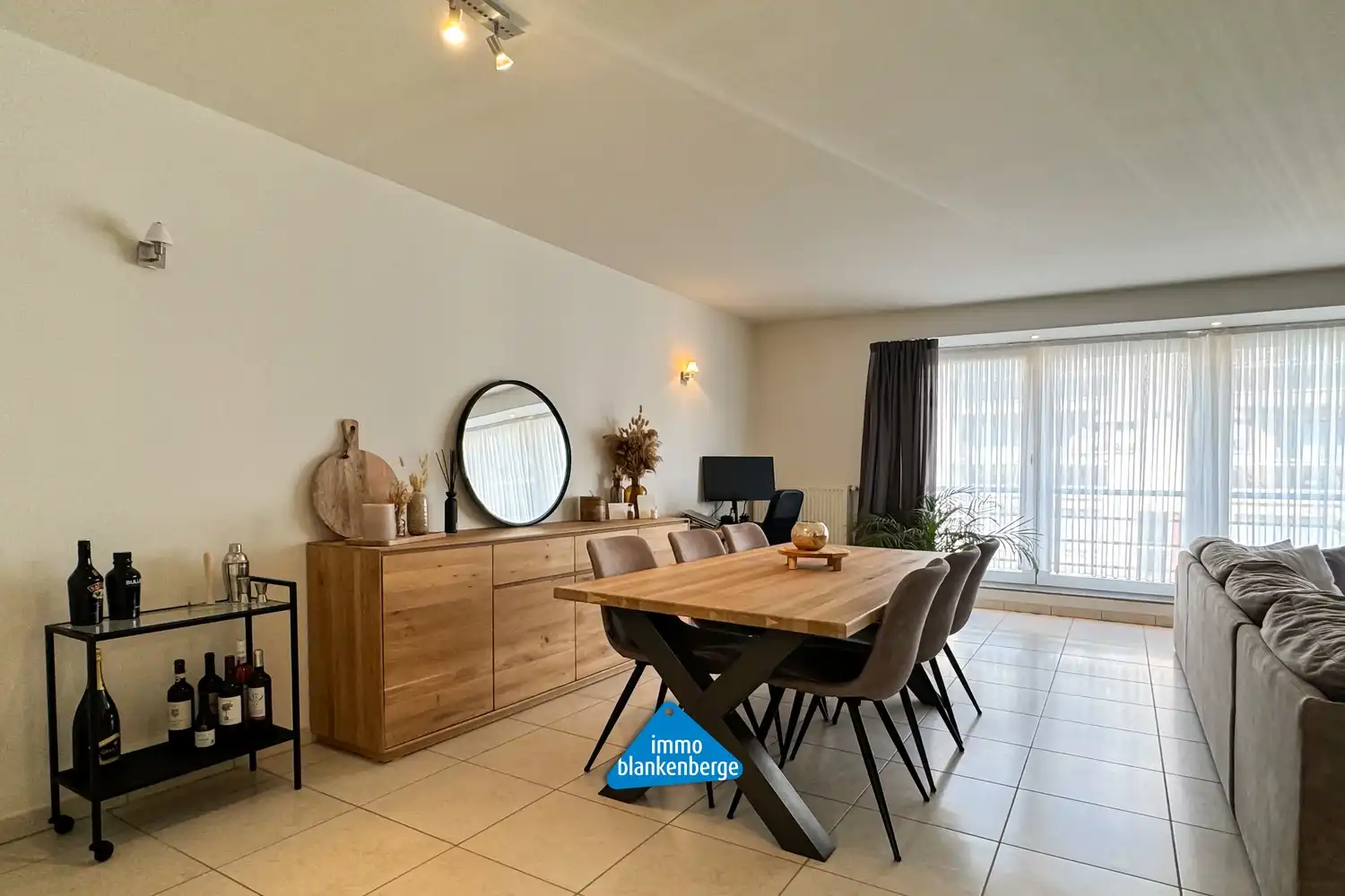 Ruim en modern appartement met twee slaapkamers foto 6