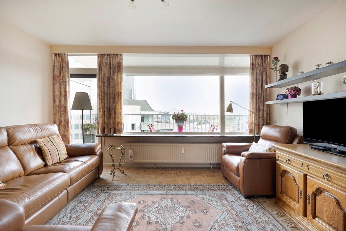 Tweeslaapkamer appartement met mooie verrrezichten over de torens van Gent. foto 2